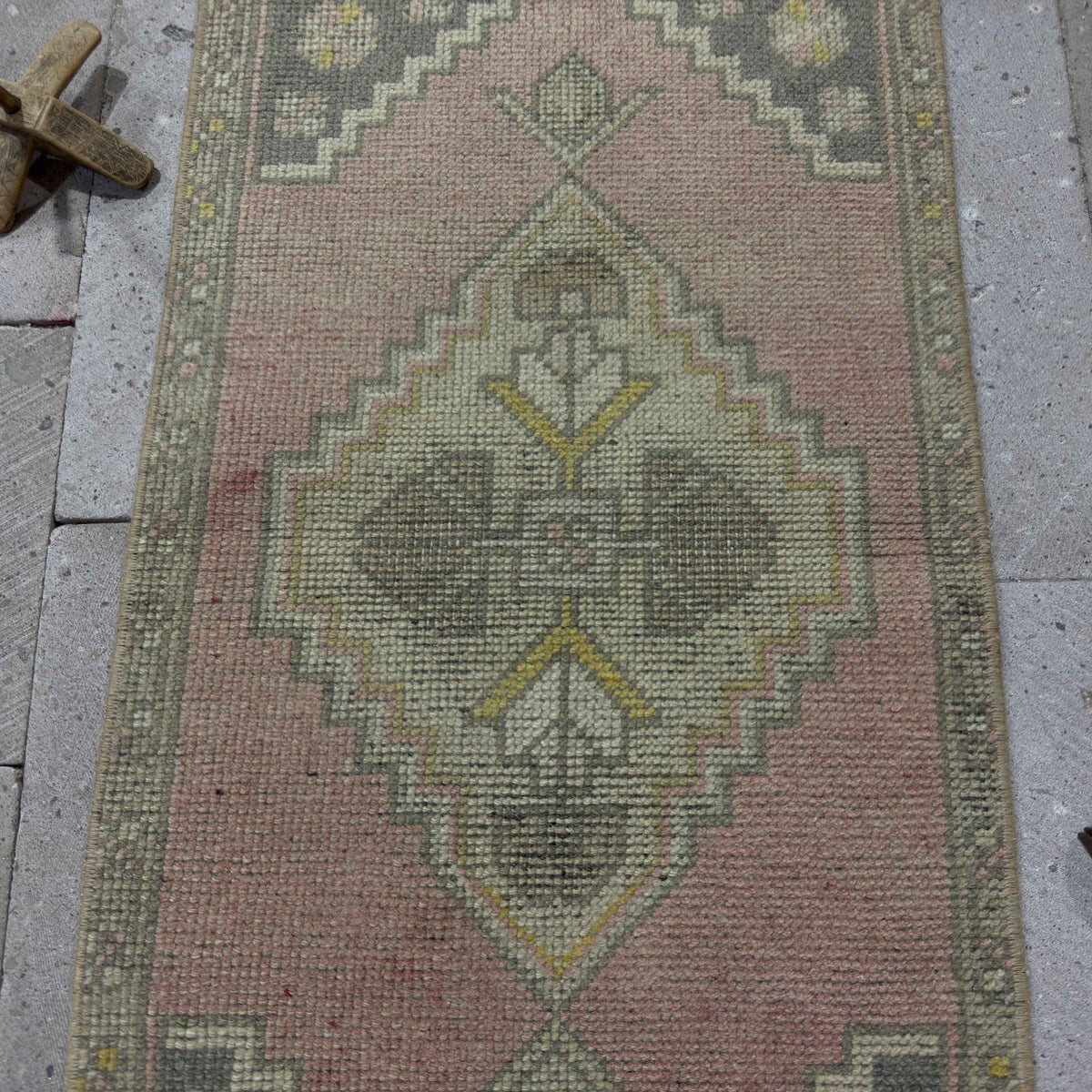 1970s pink Turkish mini vintage rug with medallion design, hand-knotted weave and low pile.