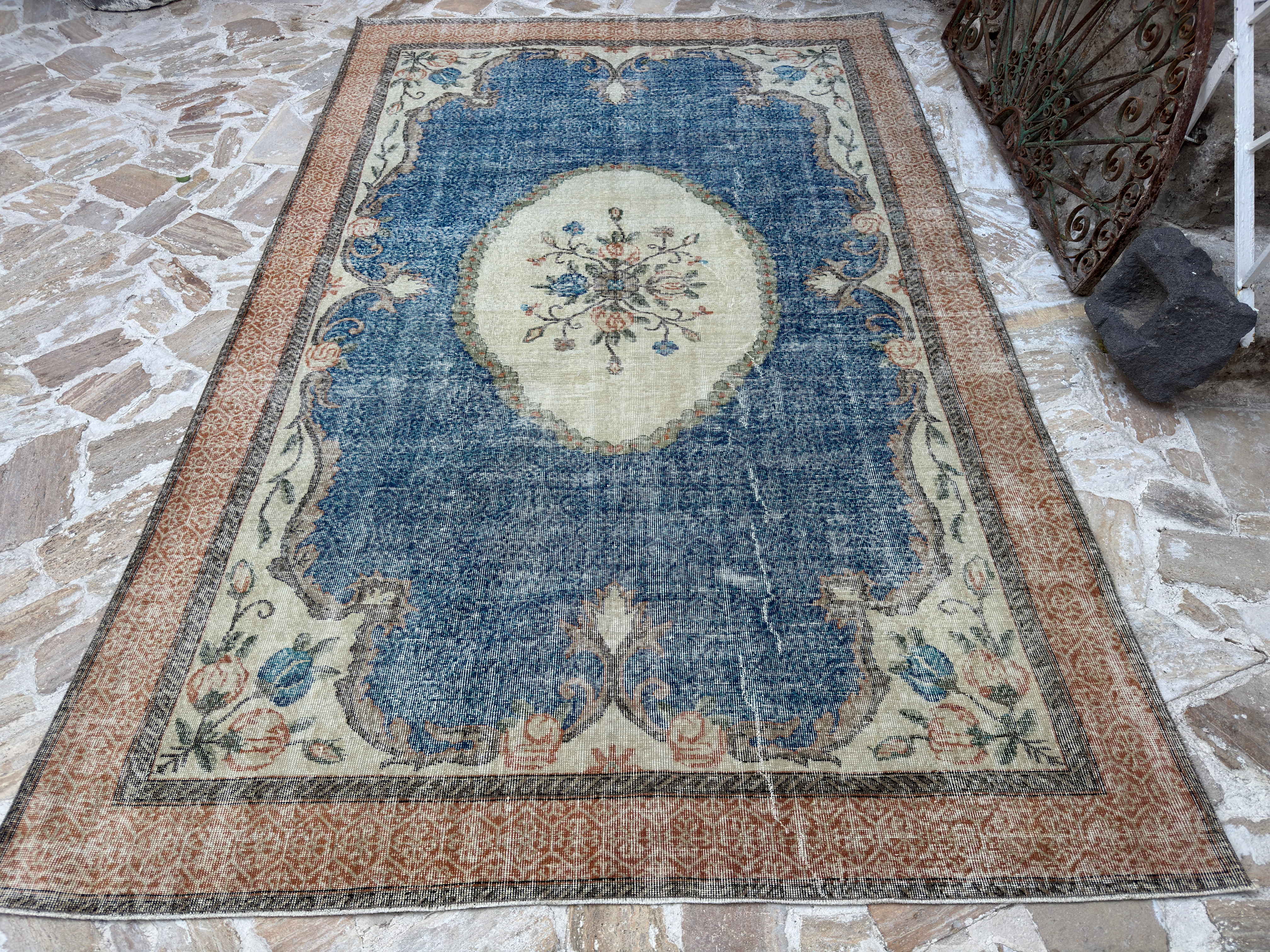 Molli 6’7” x 10’3”