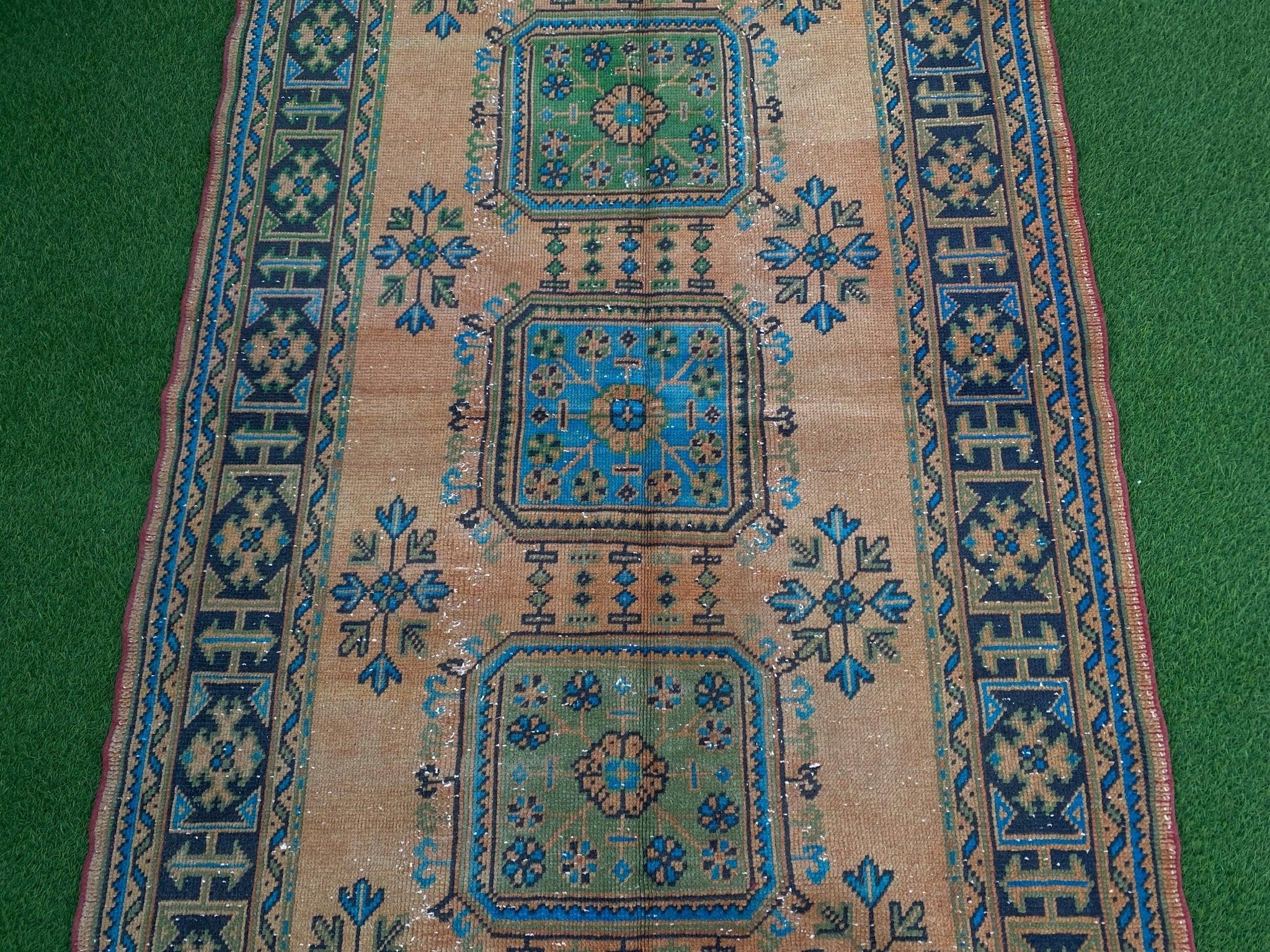 Nayland 4'8'' x 11'1''