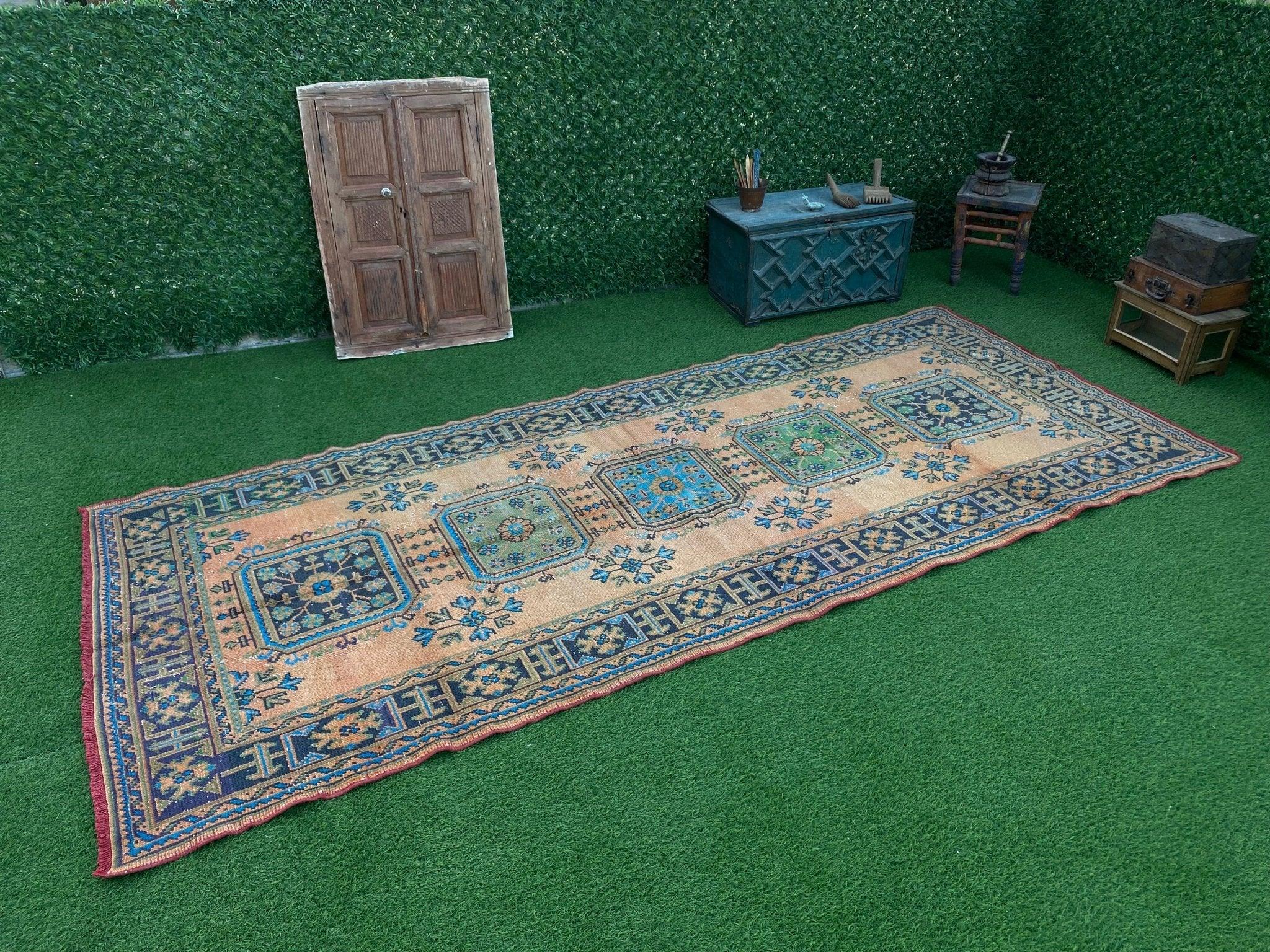 Nayland 4'8'' x 11'1''