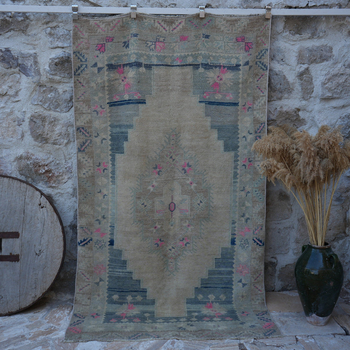 Beige 4' x 8' neutral vintage rug with neutral design, handmade in Turkey – Pavia.