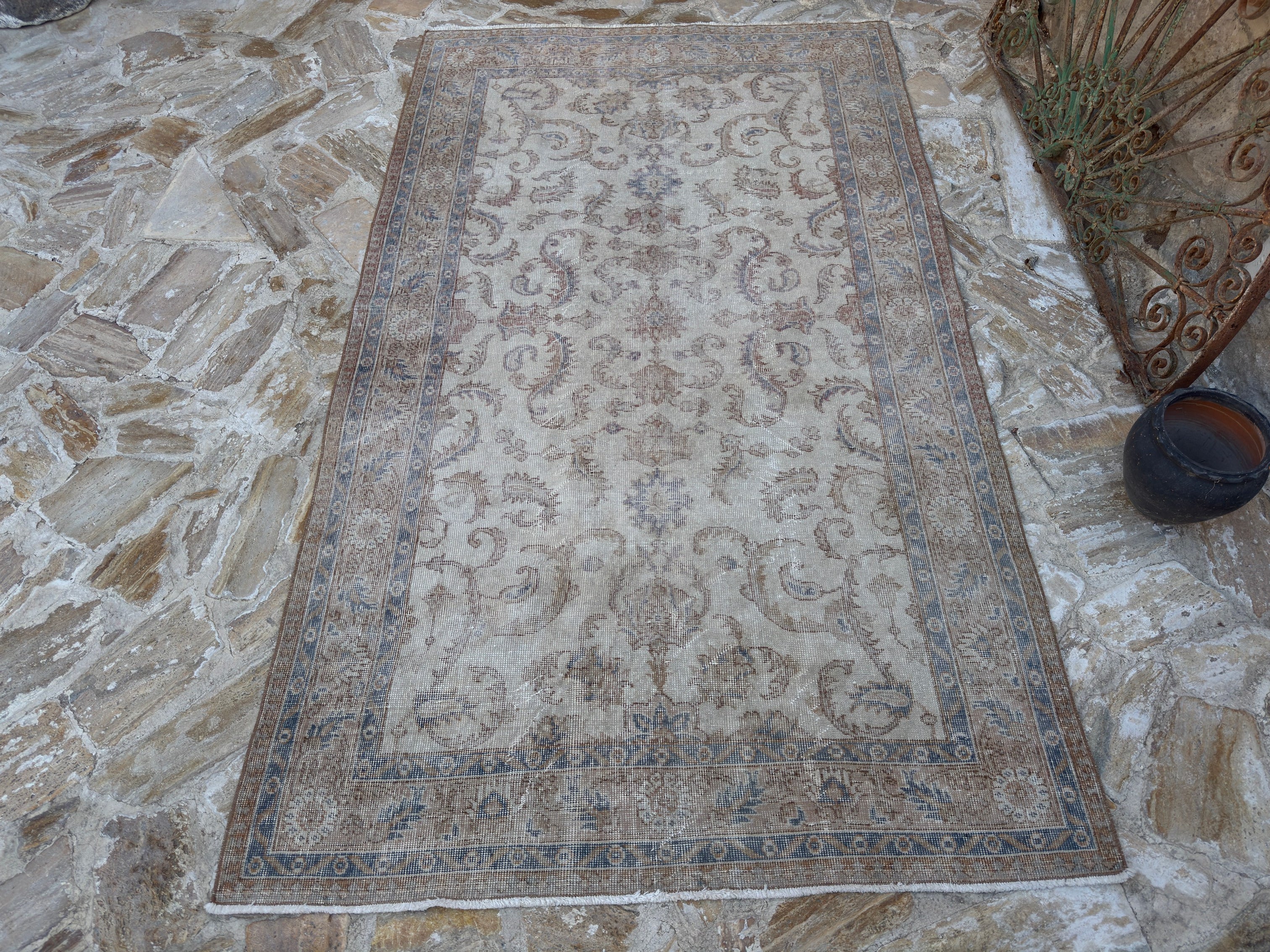 Nita 4’9” x 8’2”