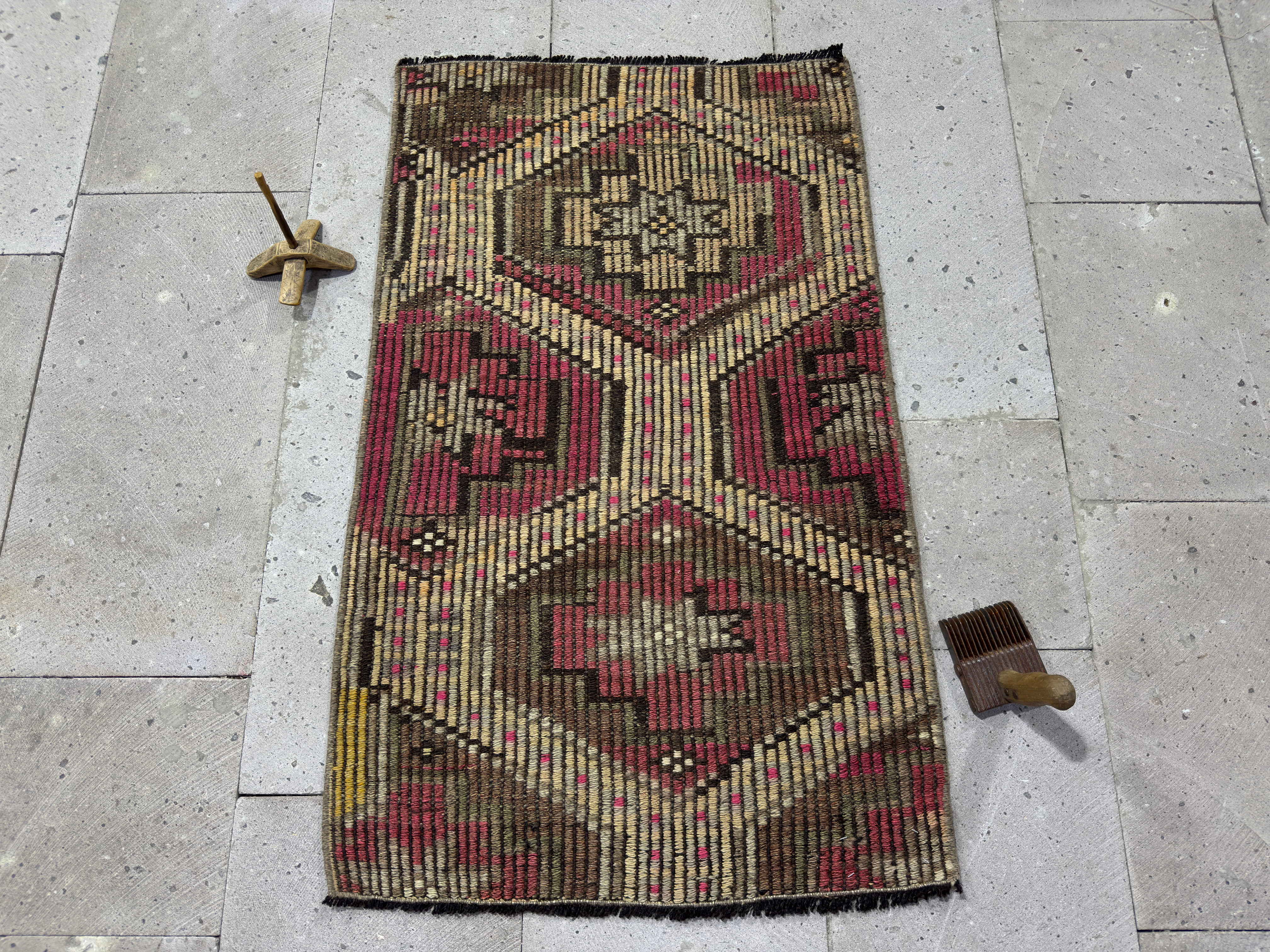 Nyssa 2’ x 3’4”