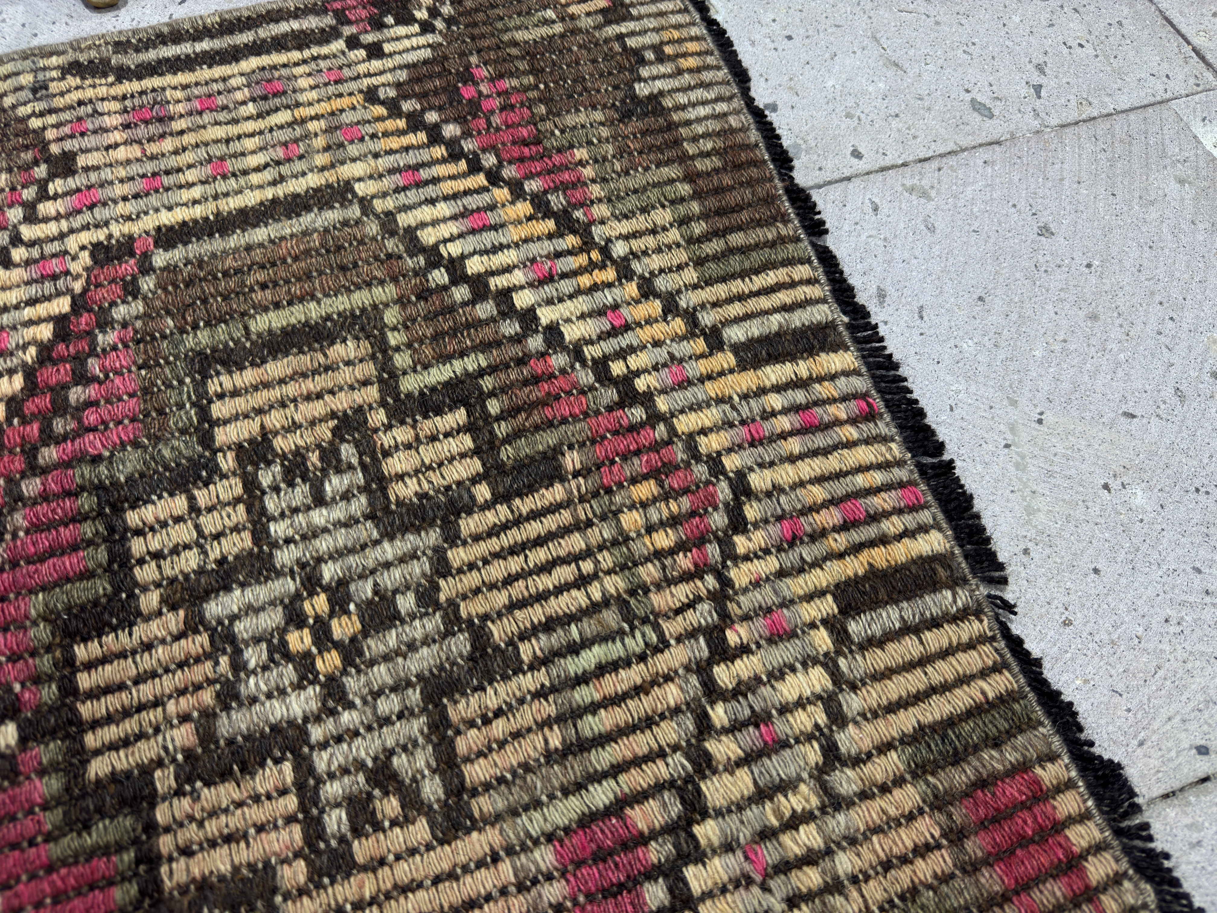 Nyssa 2’ x 3’4”