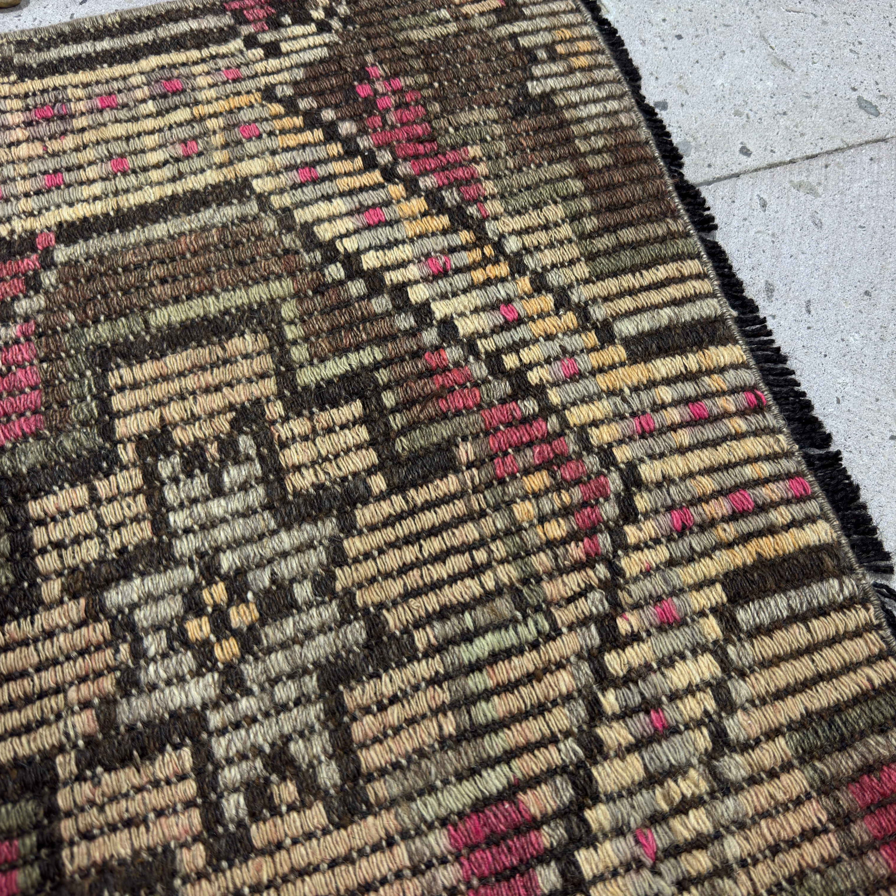 Nyssa 2’ x 3’4”