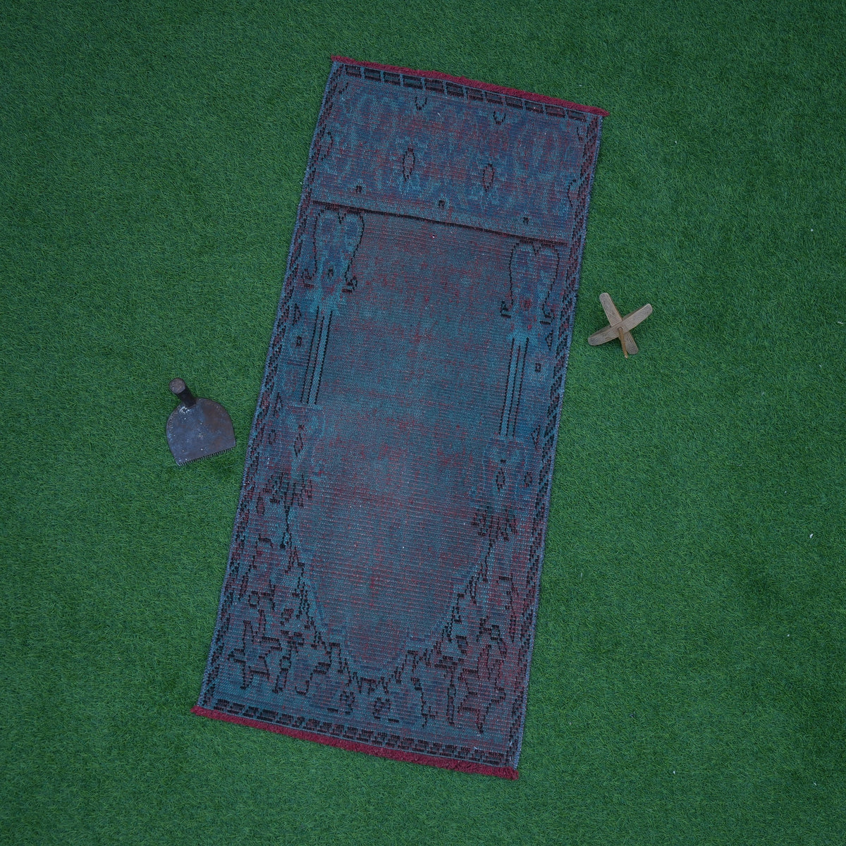 Green 2' x 4' overdyed mini rug with overdyed design, handmade in Turkey – Aaren.