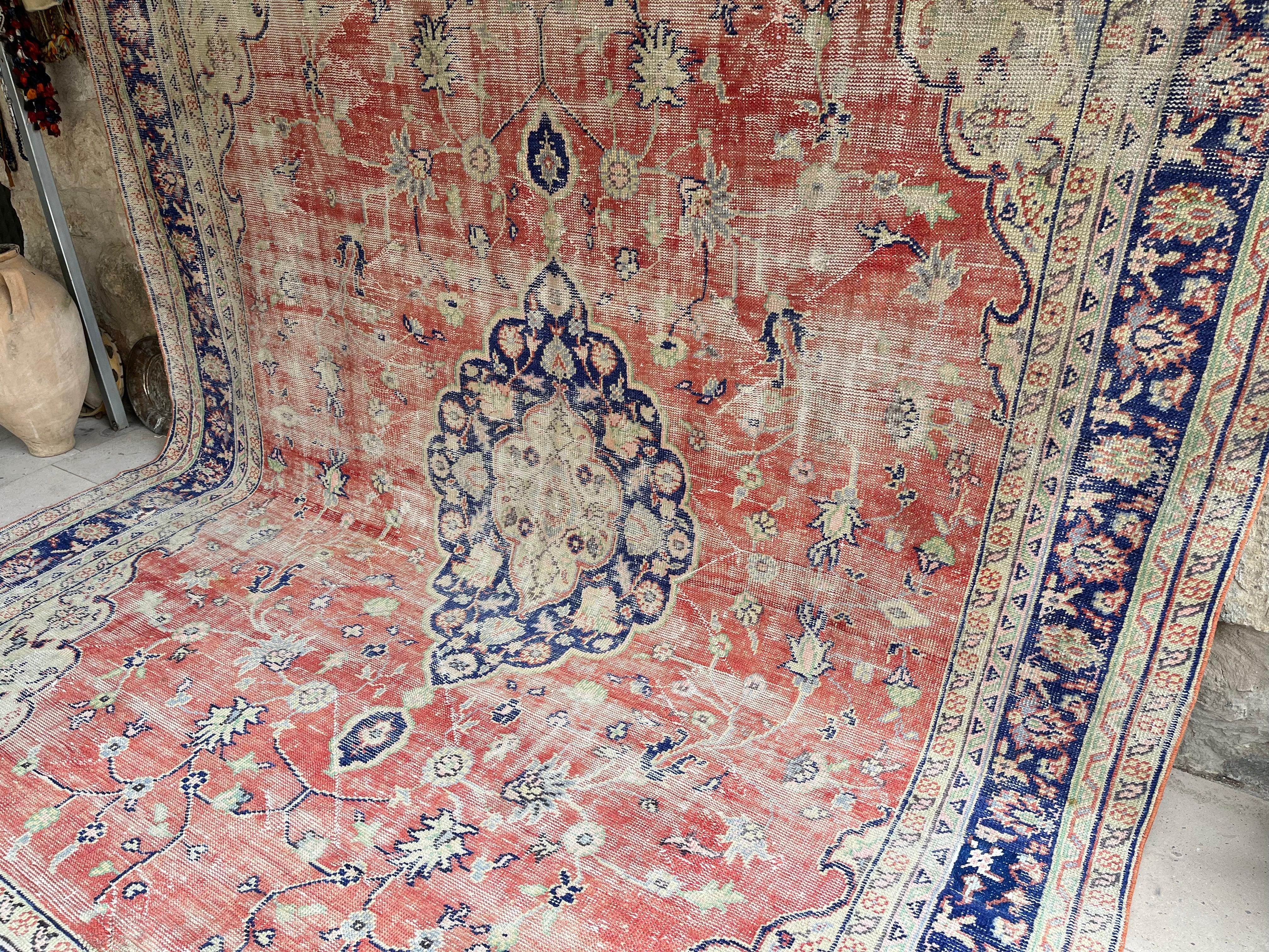 Patrick 9'3'' x 11'2''