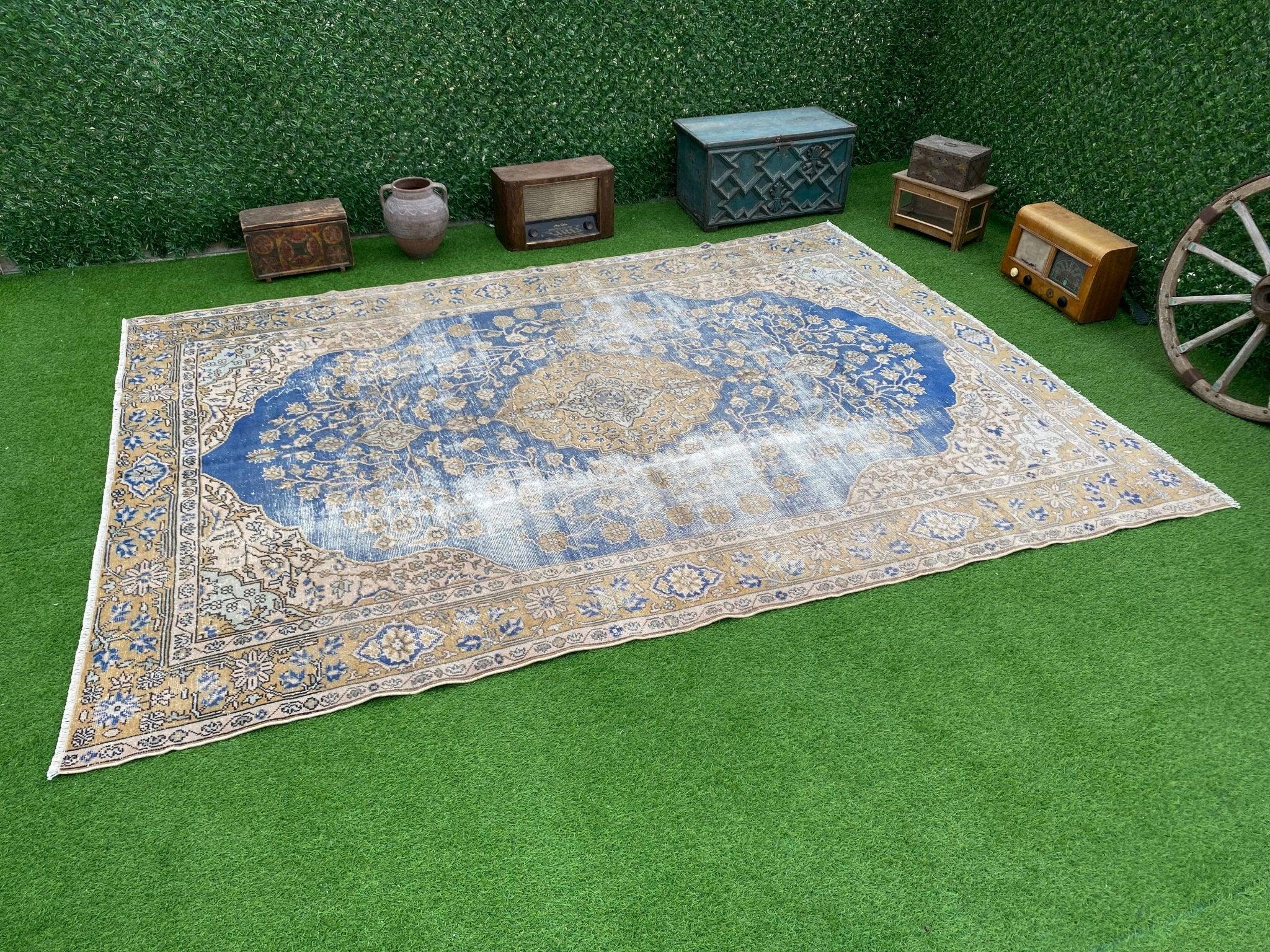 Pembroke 7'7'' x 10'5''