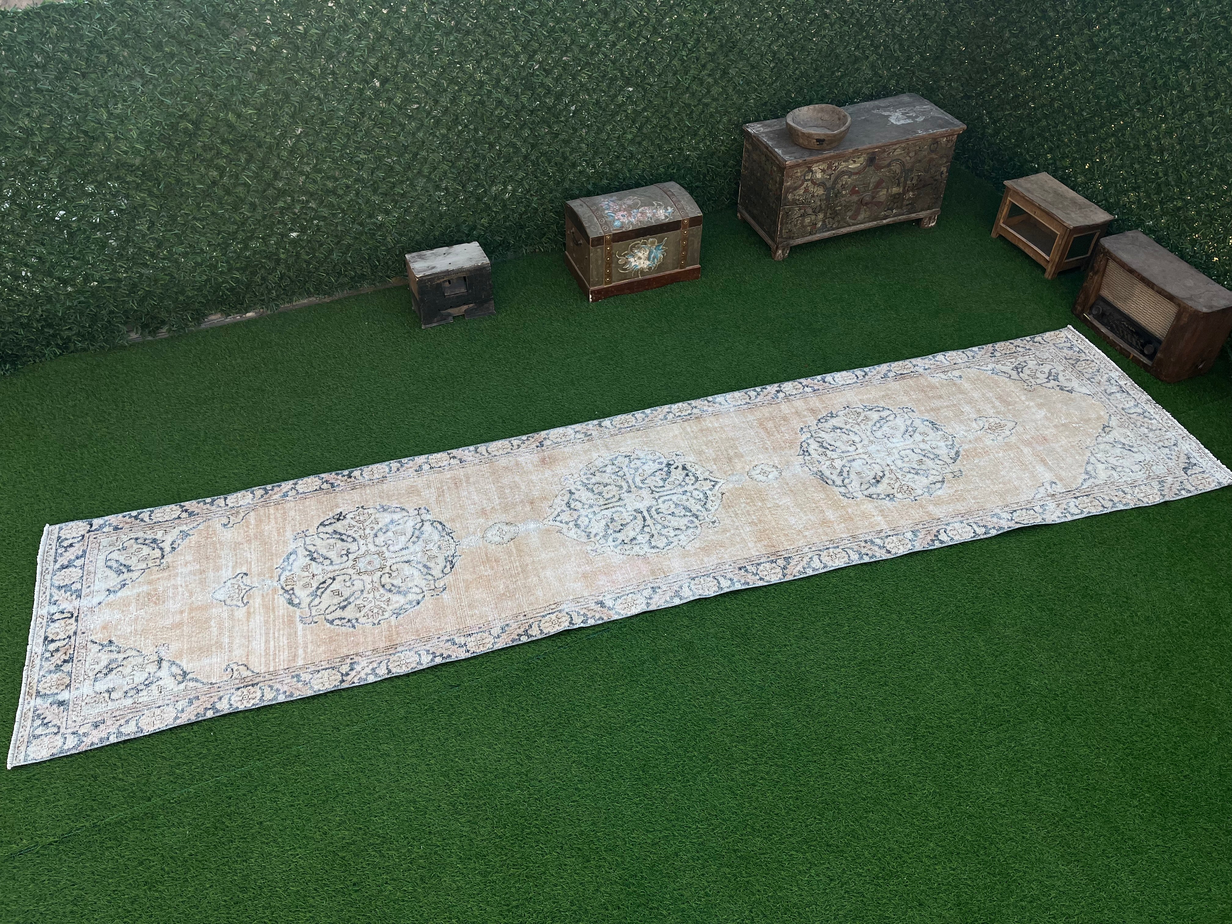 Ricardo 2'10'' x 12'6''