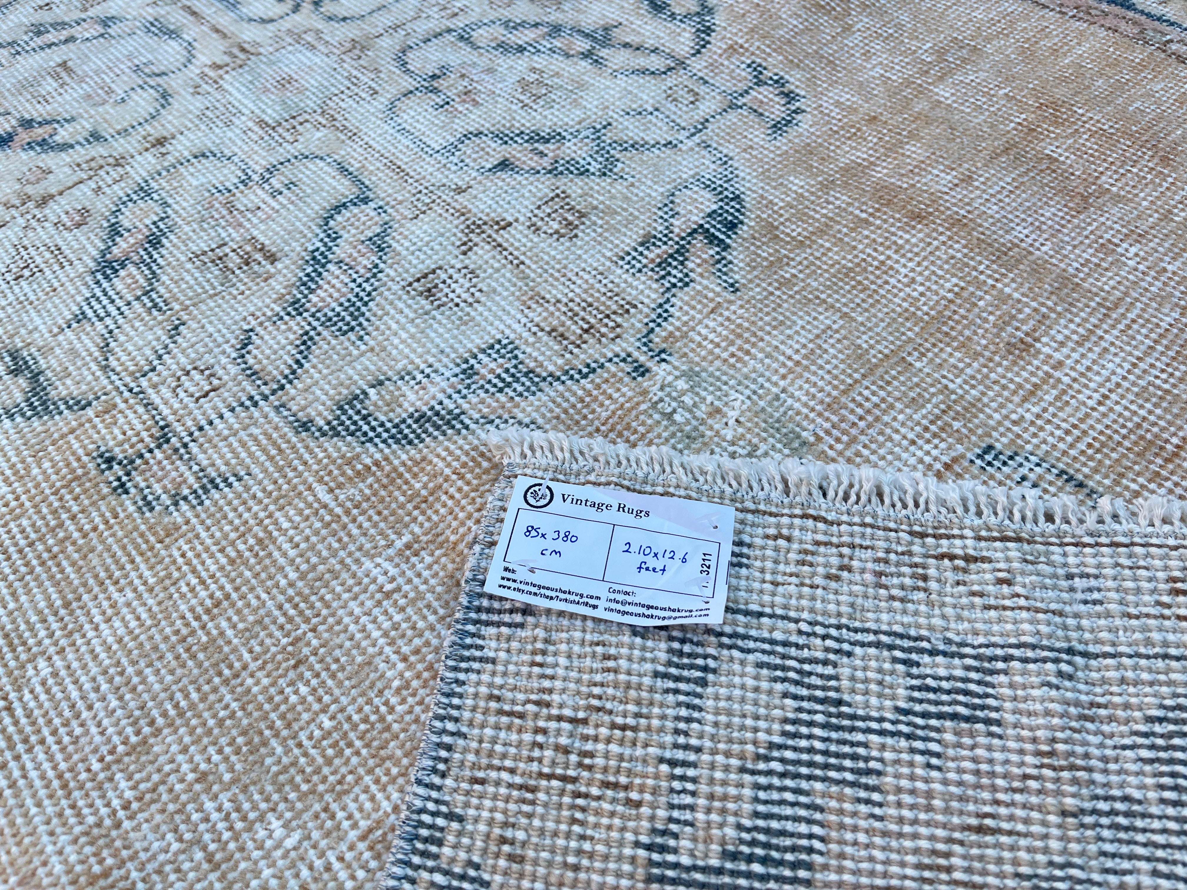 Ricardo 2'10'' x 12'6''