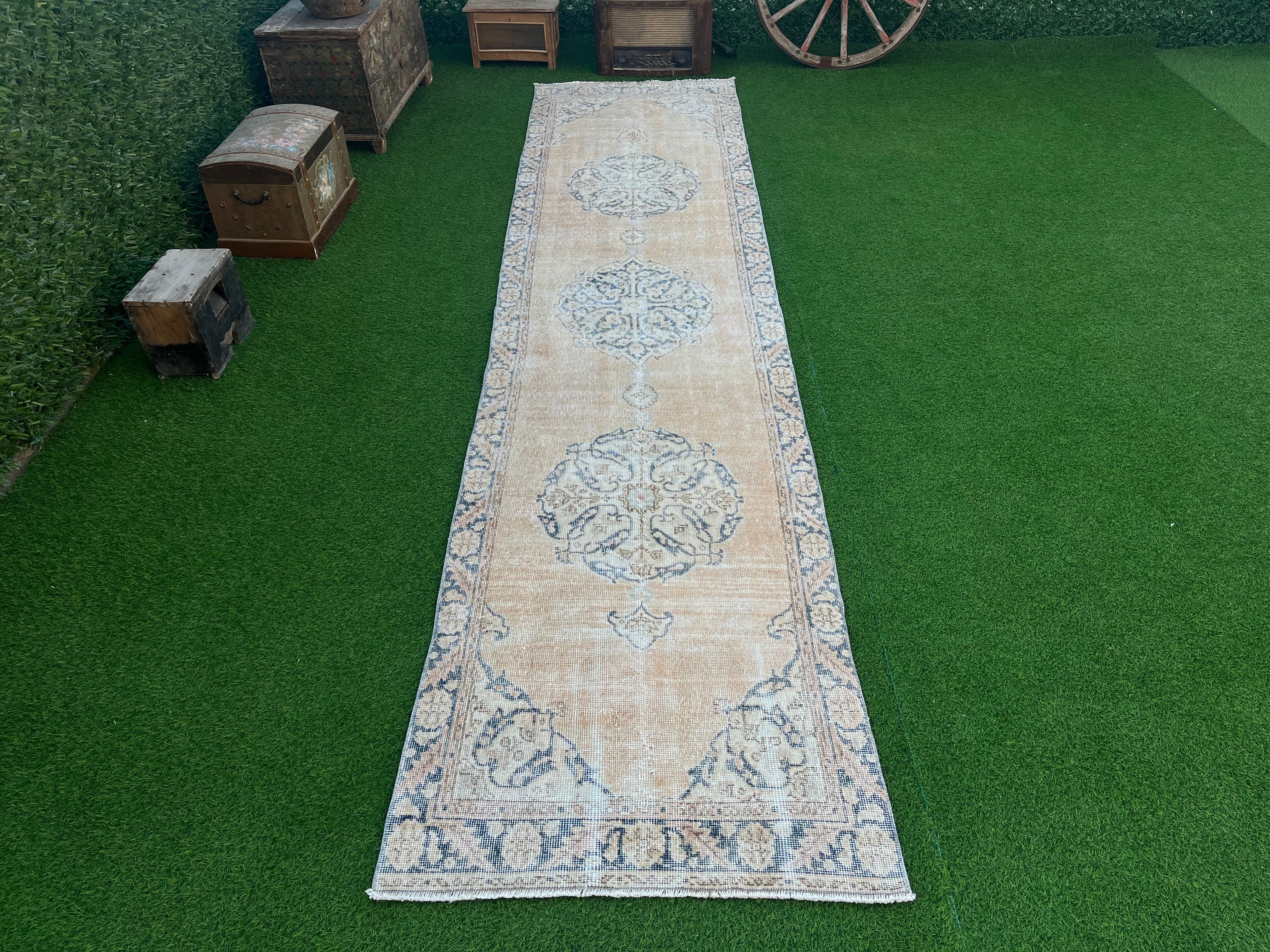 Ricardo 2'10'' x 12'6''