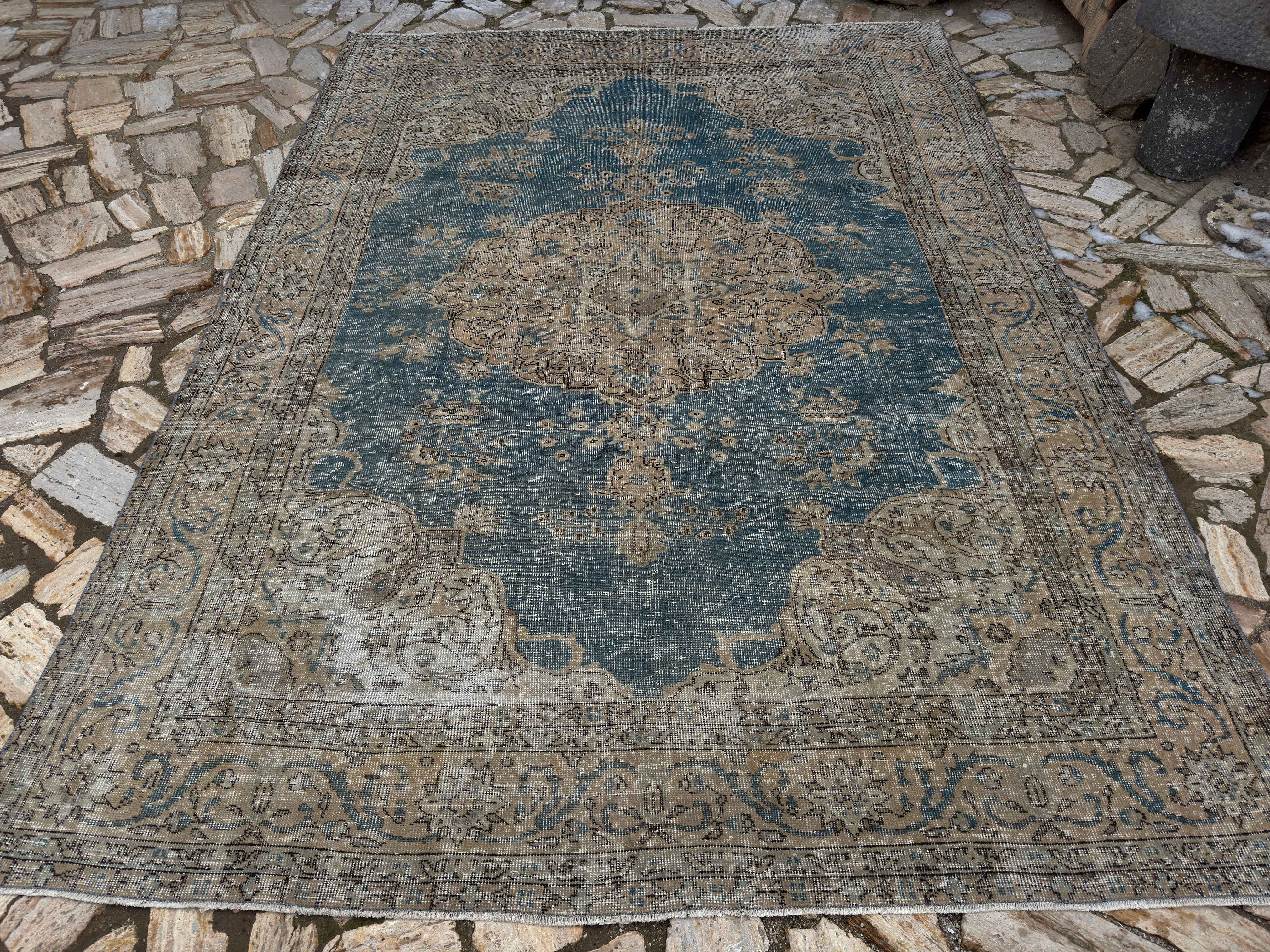 Richard 7'6" x 10'2"