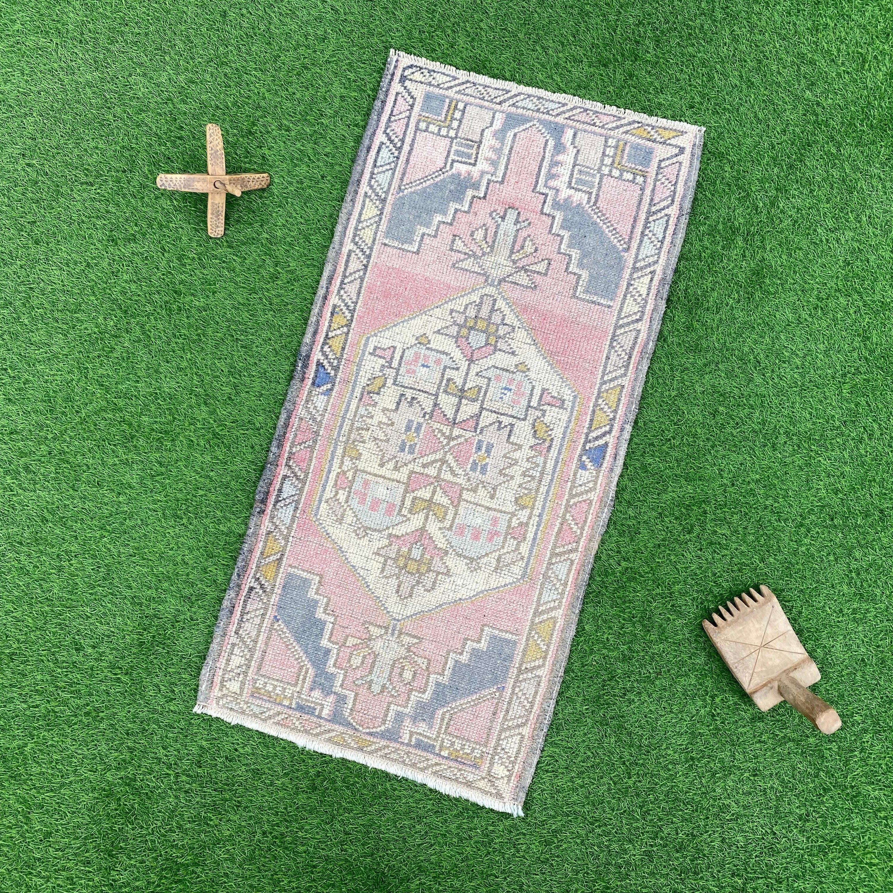 Robertson 1'10'' x 3'7''