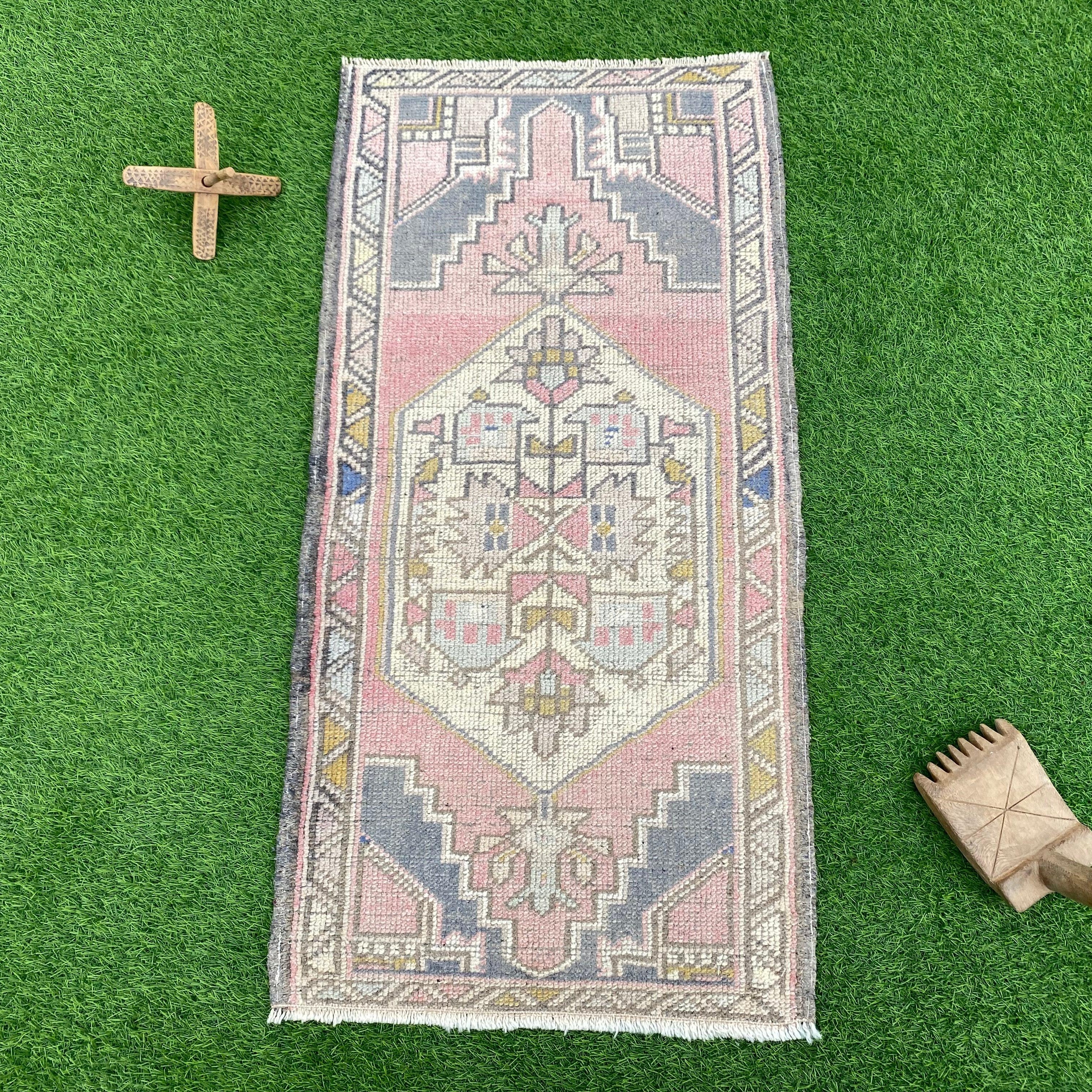 Robertson 1'10'' x 3'7''