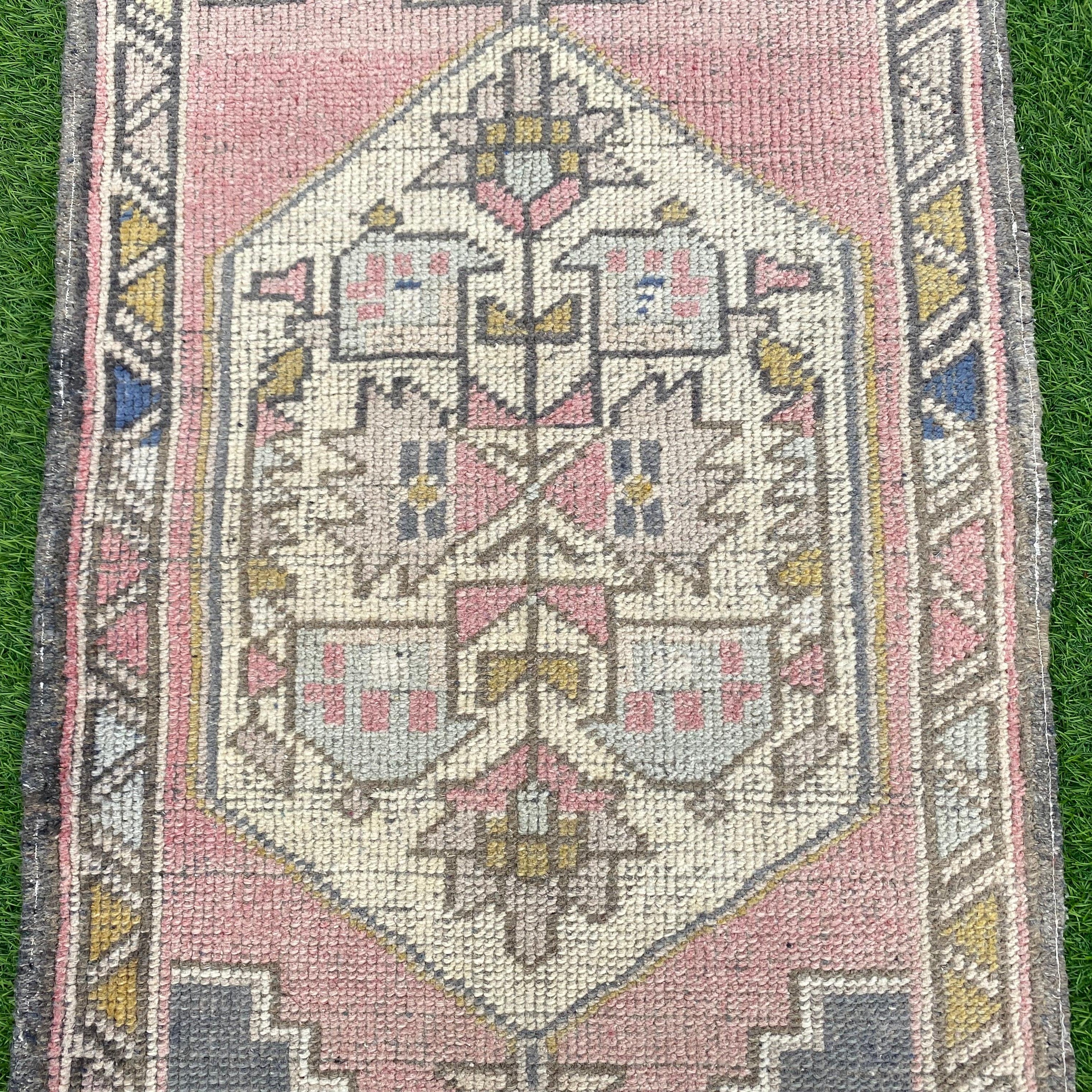 Robertson 1'10'' x 3'7''