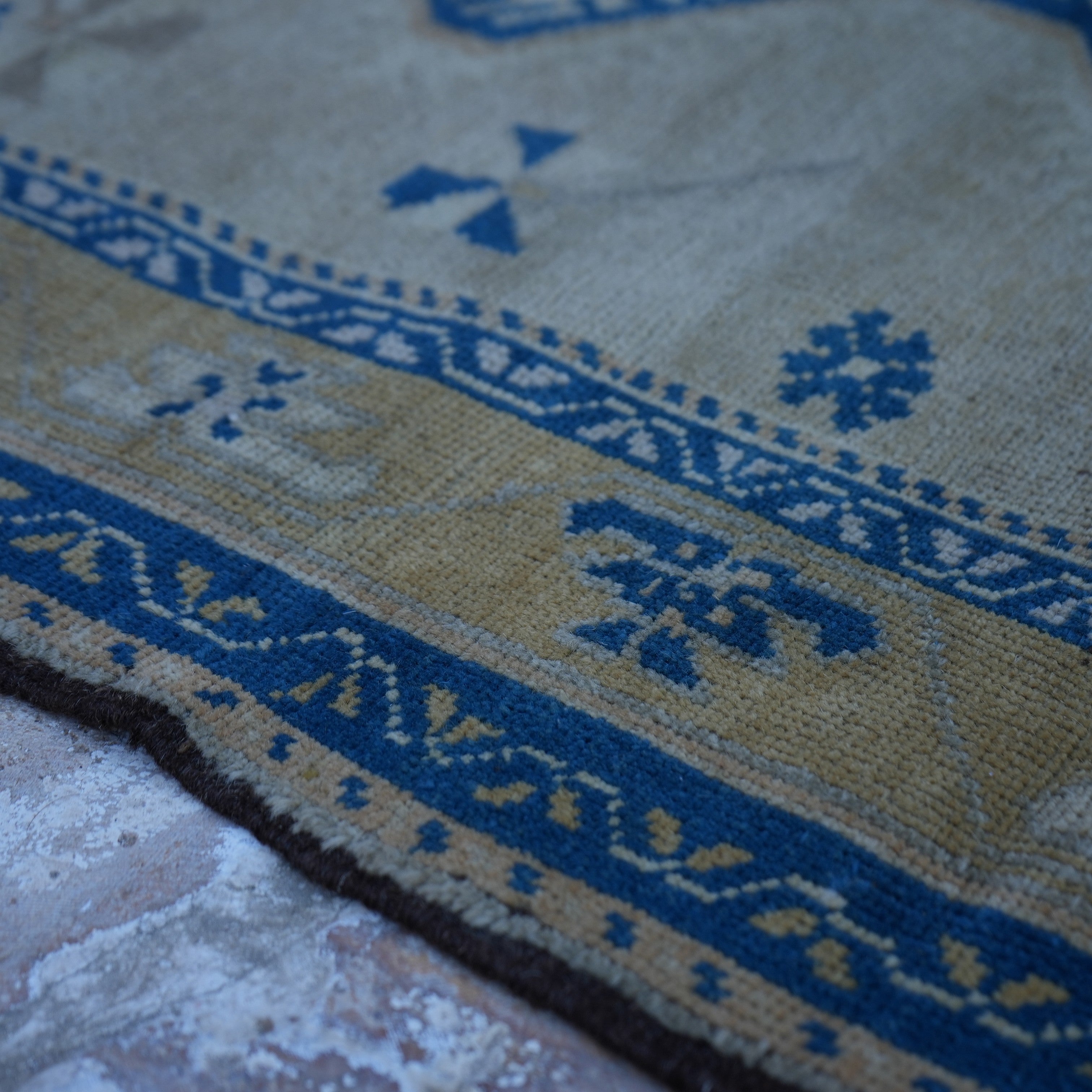 Roselin - Authentic Vintage Rug