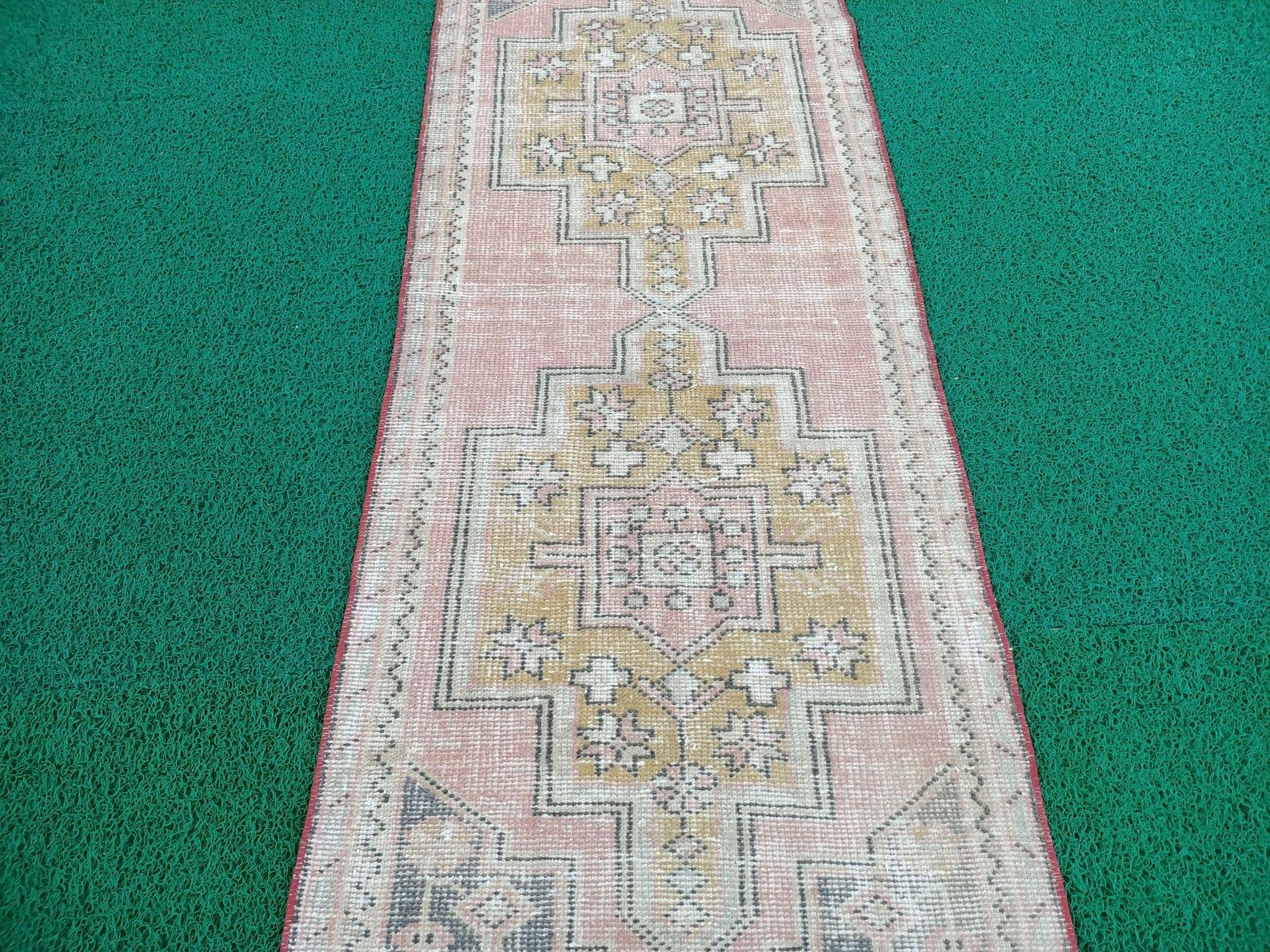 Seaton 2'6'' x 8'7''