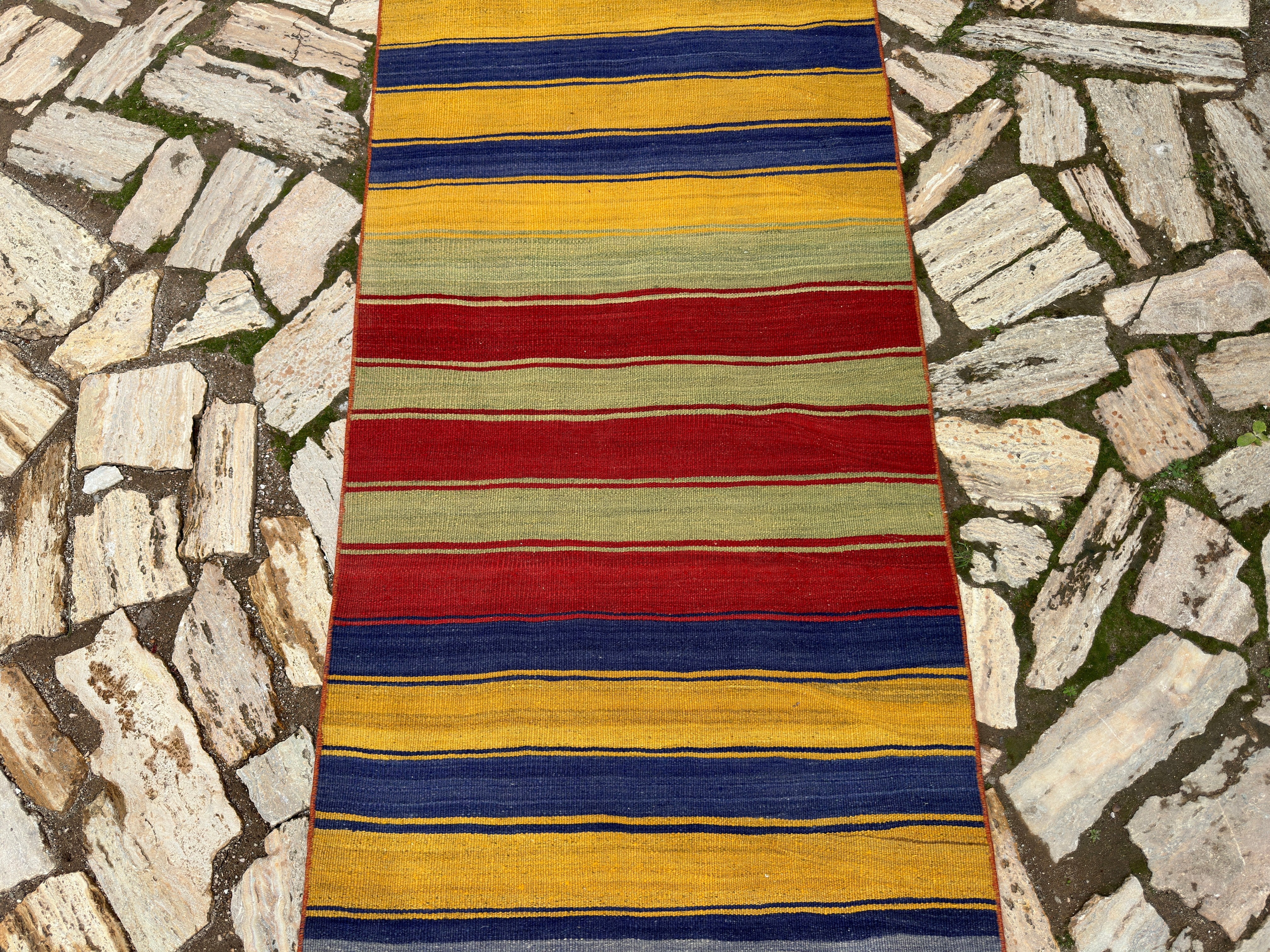 Sebastian 2'10'' x 13'6''