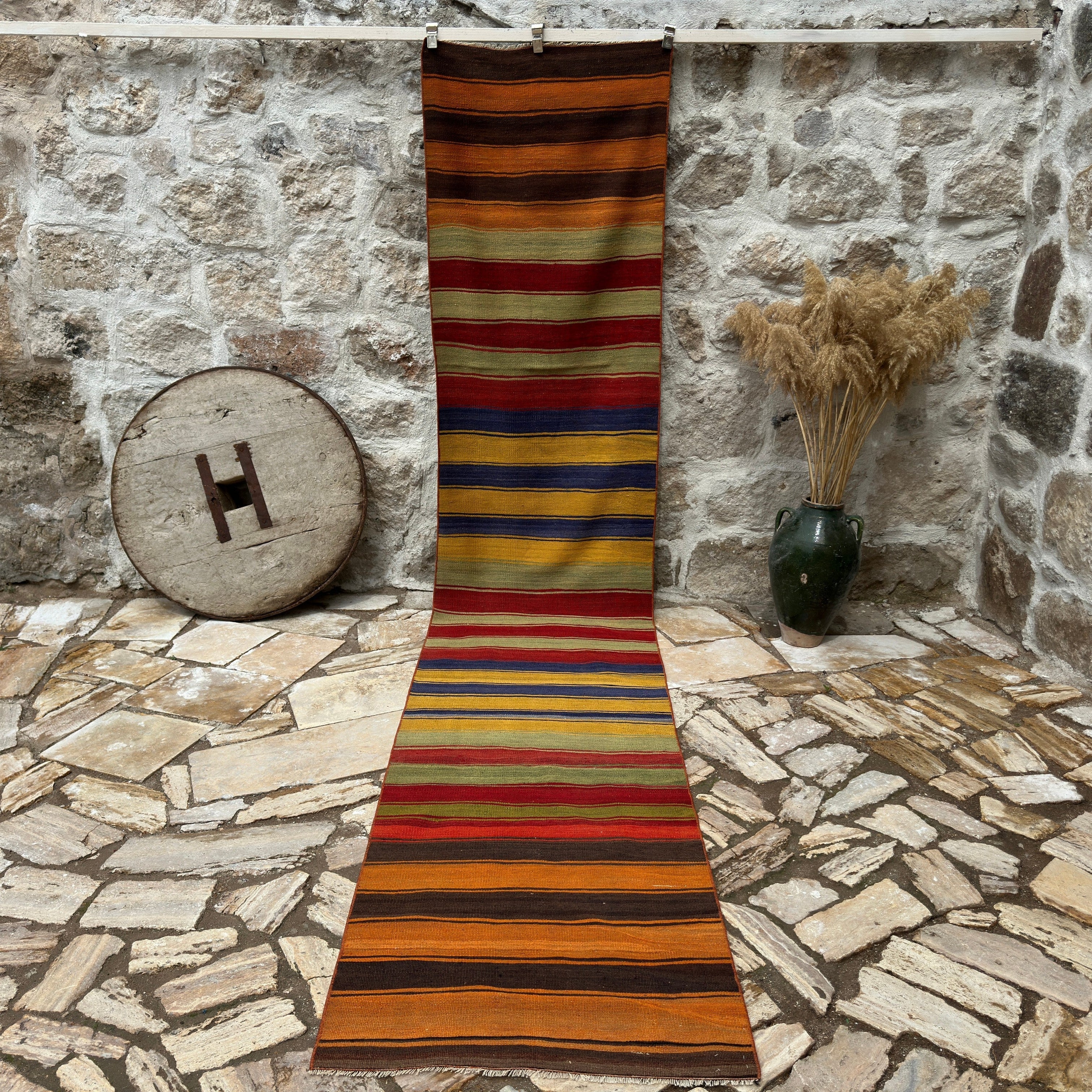 Sebastian 2'10'' x 13'6''