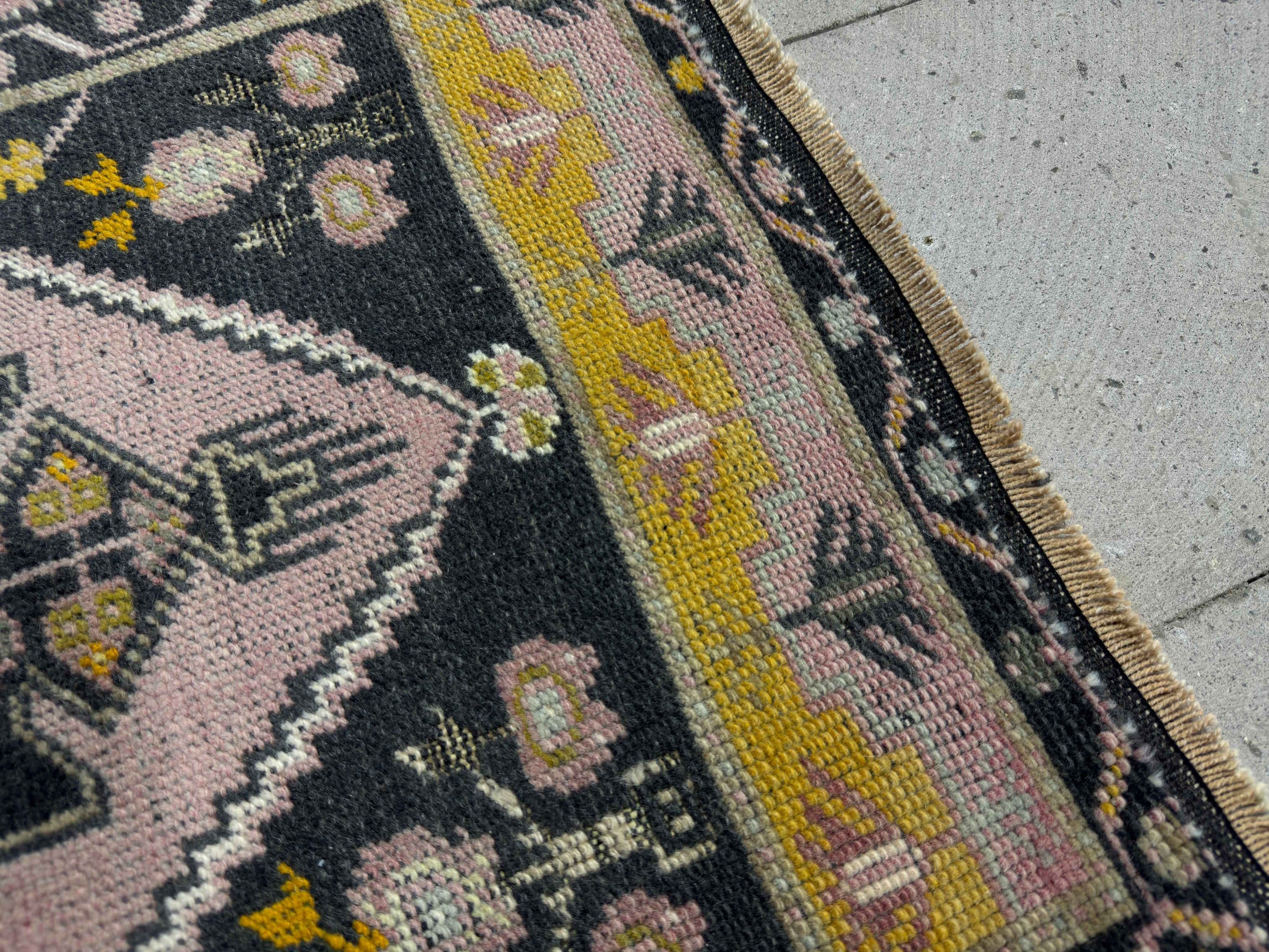 Sela 2’ x 4’1”