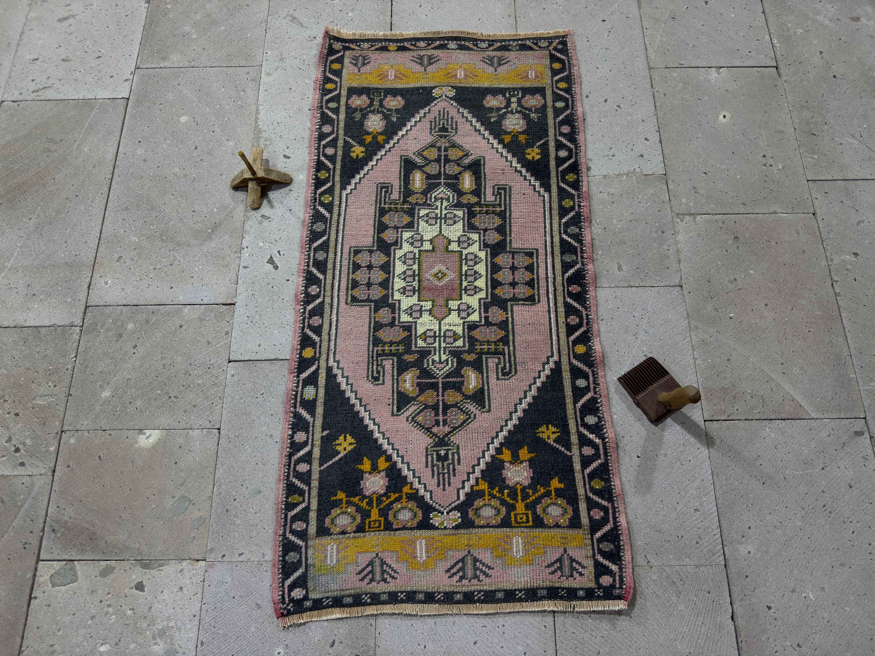 Sela 2’ x 4’1”