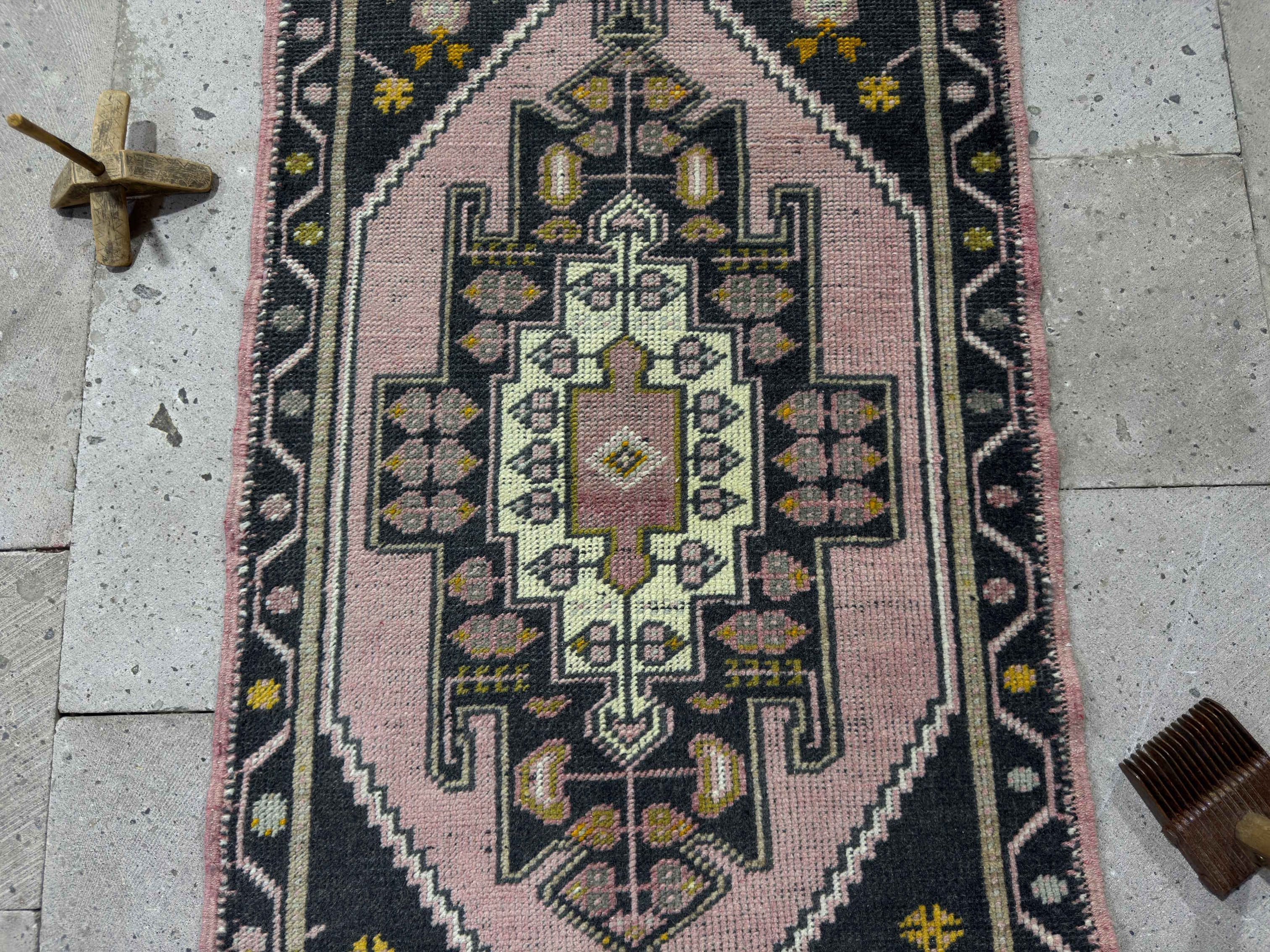 Sela 2’ x 4’1”