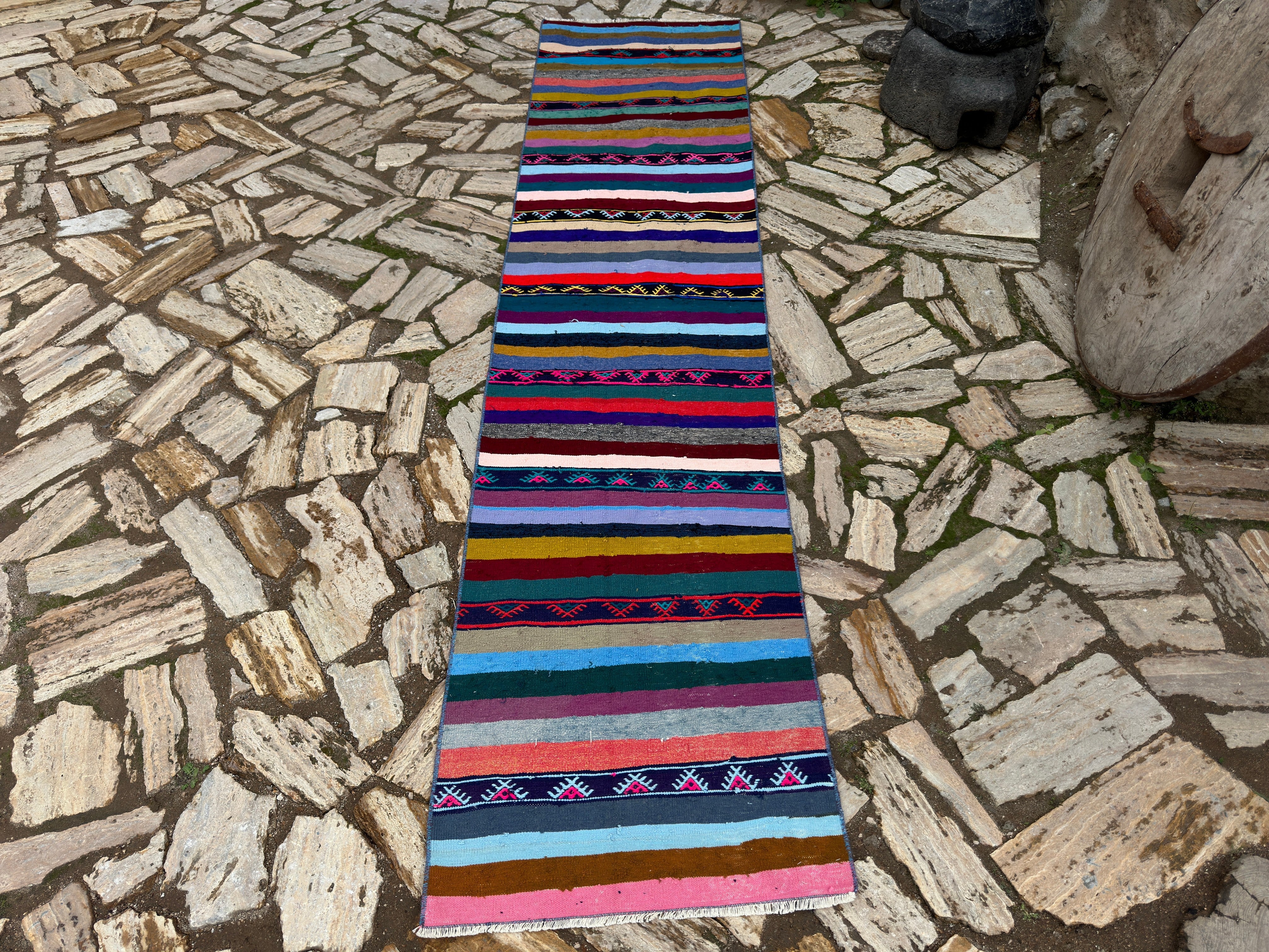Seward 2'5'' x 10'4''