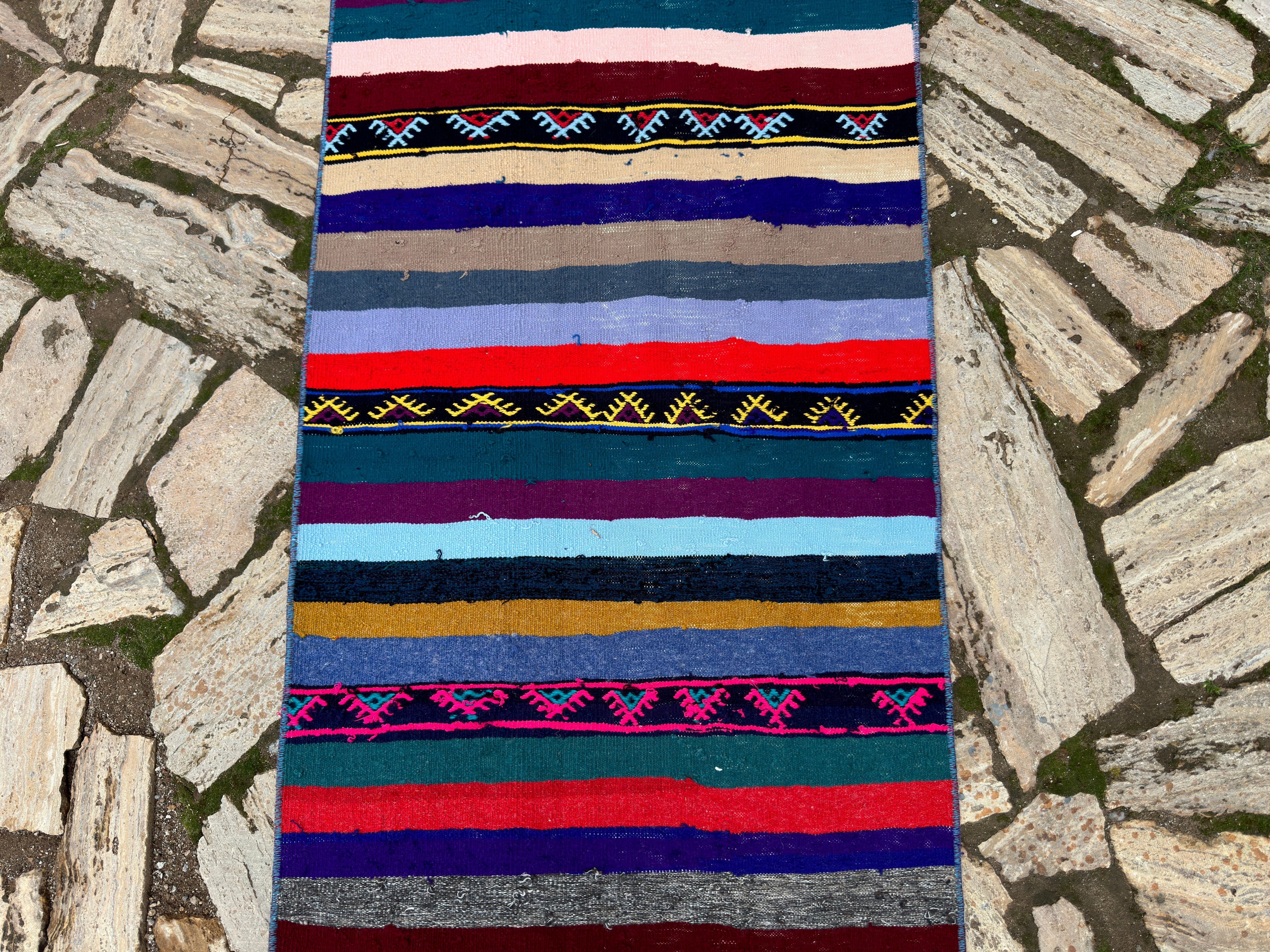 Seward 2'5'' x 10'4''