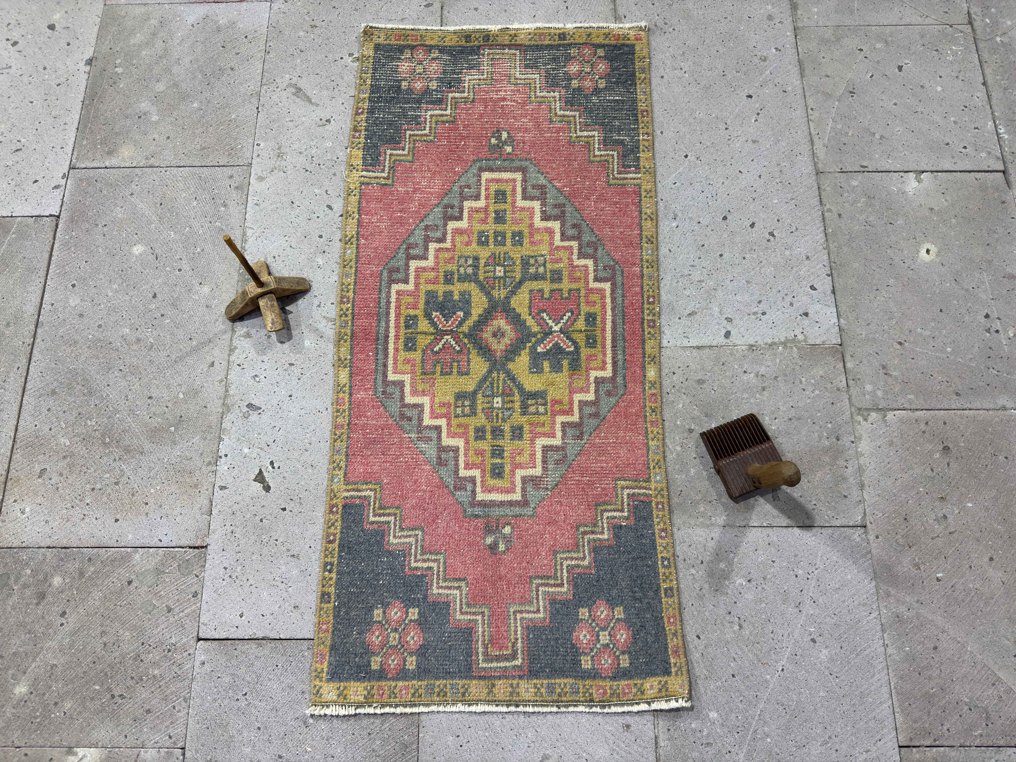 Shanon 1’7” x 3’6”