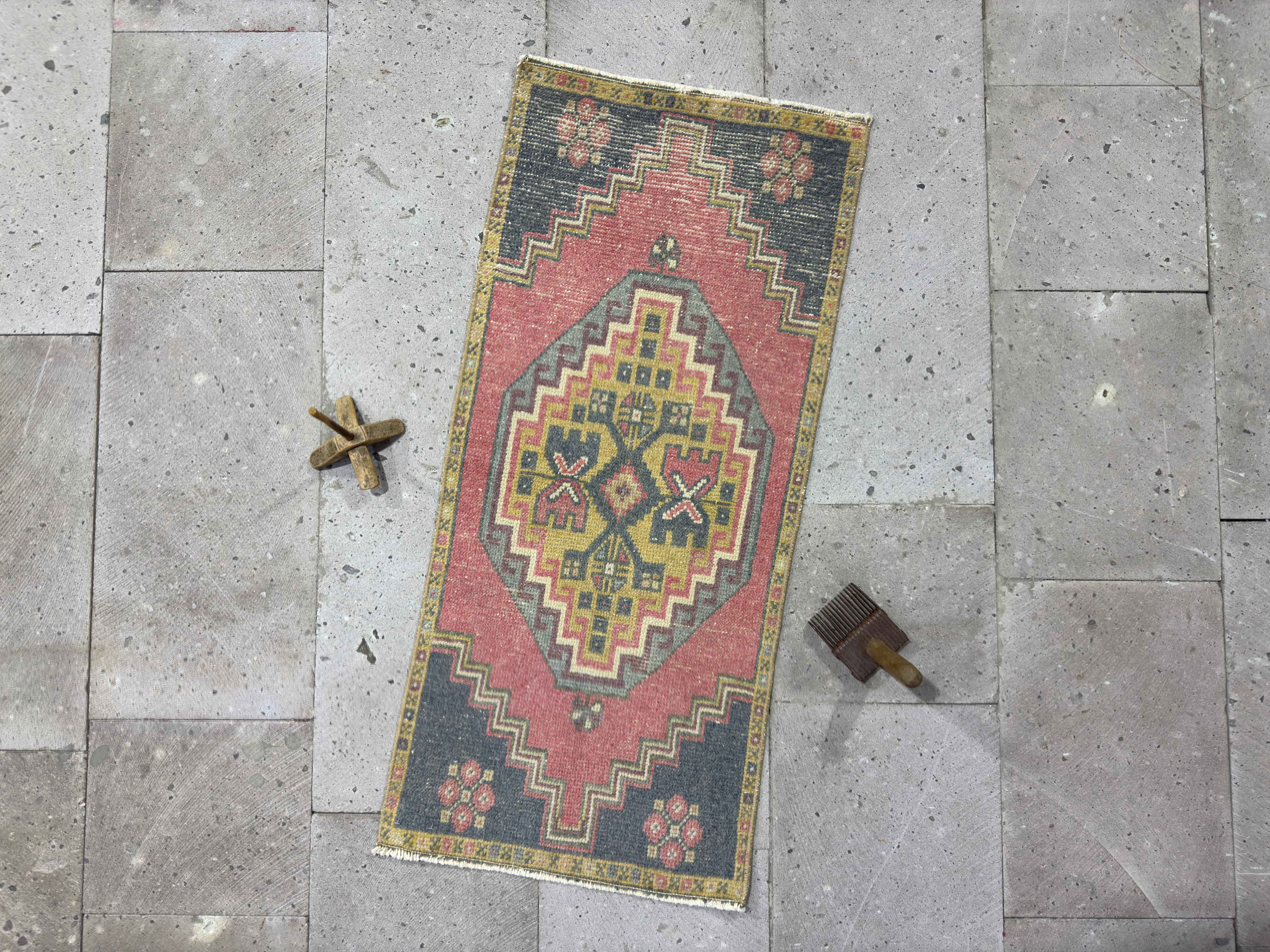 Shanon 1’7” x 3’6”