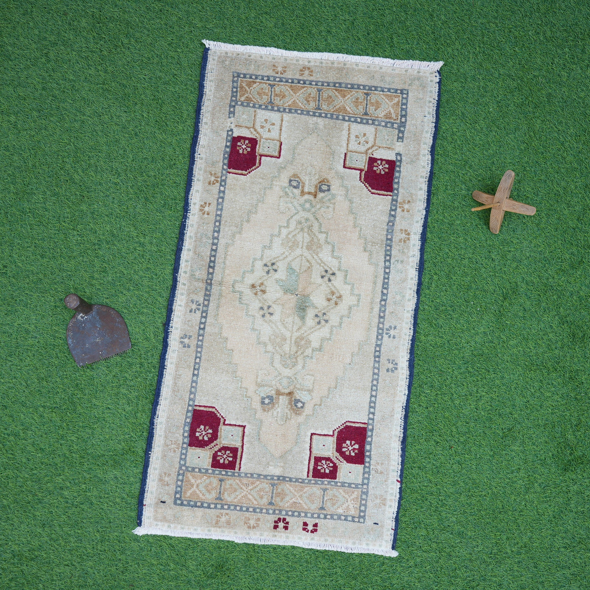 Beige 2' x 3' small turkish rug with traditional design, handmade in Turkey – Bridger.