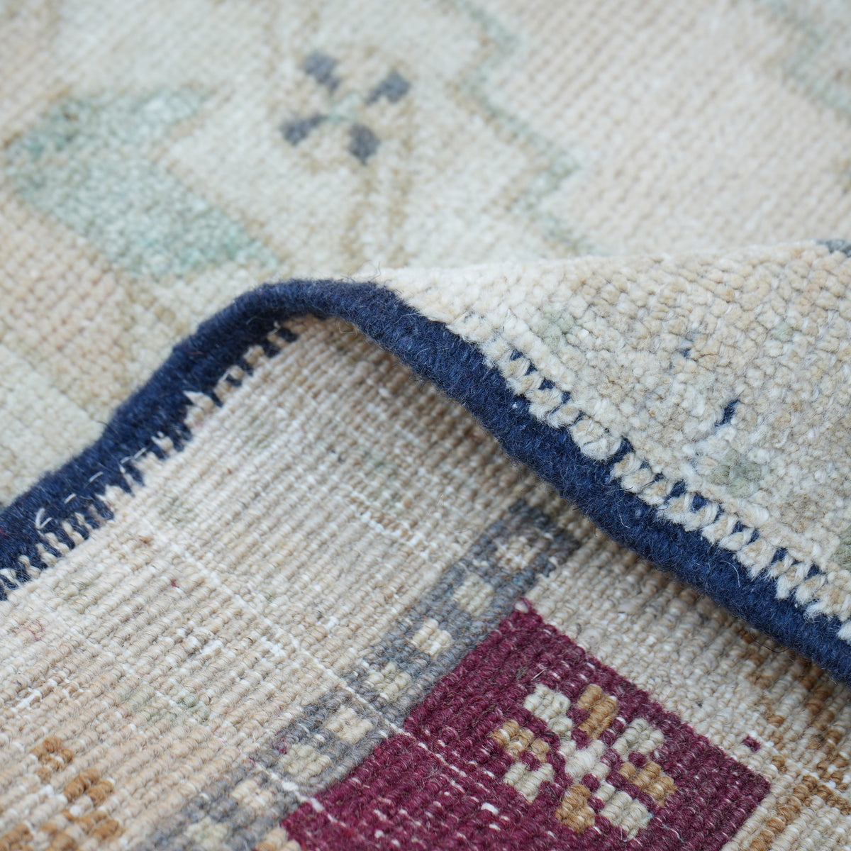 Additional view of the beige small turkish rug, hand-knotted in wool and cotton.