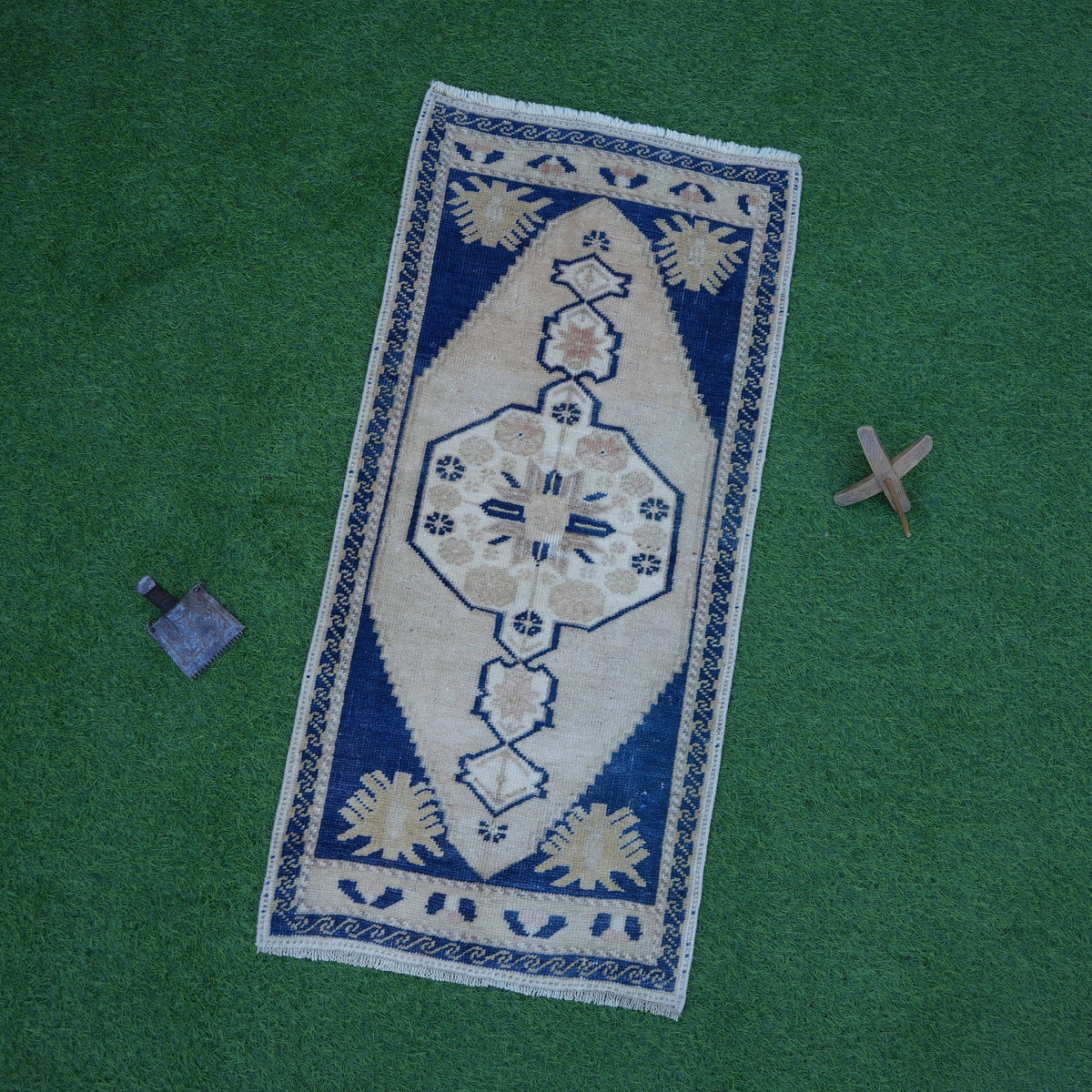 Blue 2' x 4' small turkish rug with traditional design, handmade in Turkey – Bobbe.