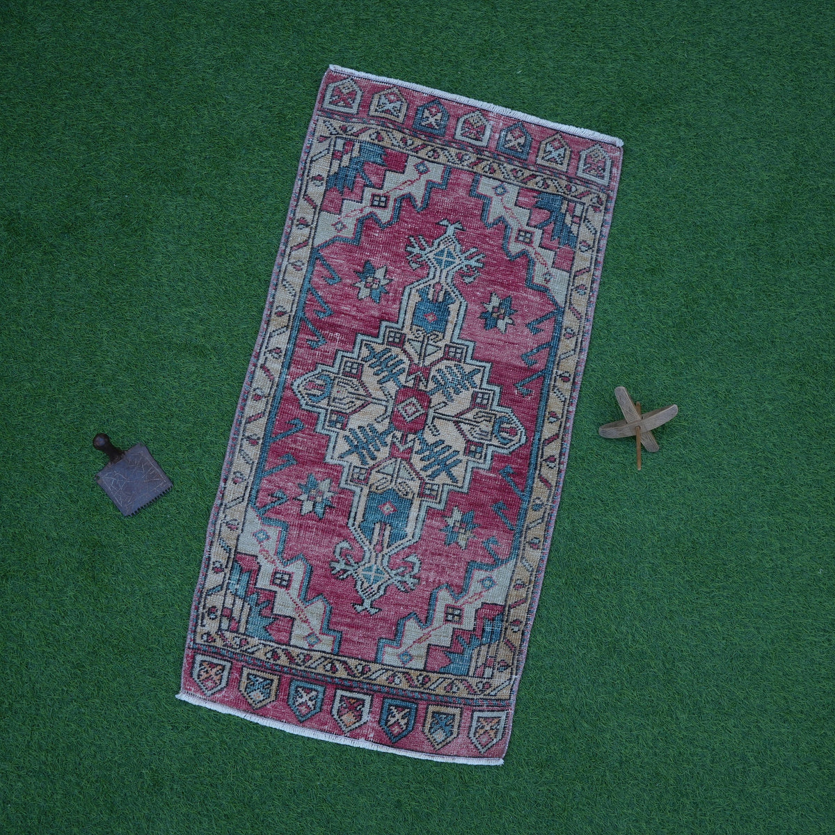 Red 2' x 4' small turkish rug with traditional design, handmade in Turkey – Adey.