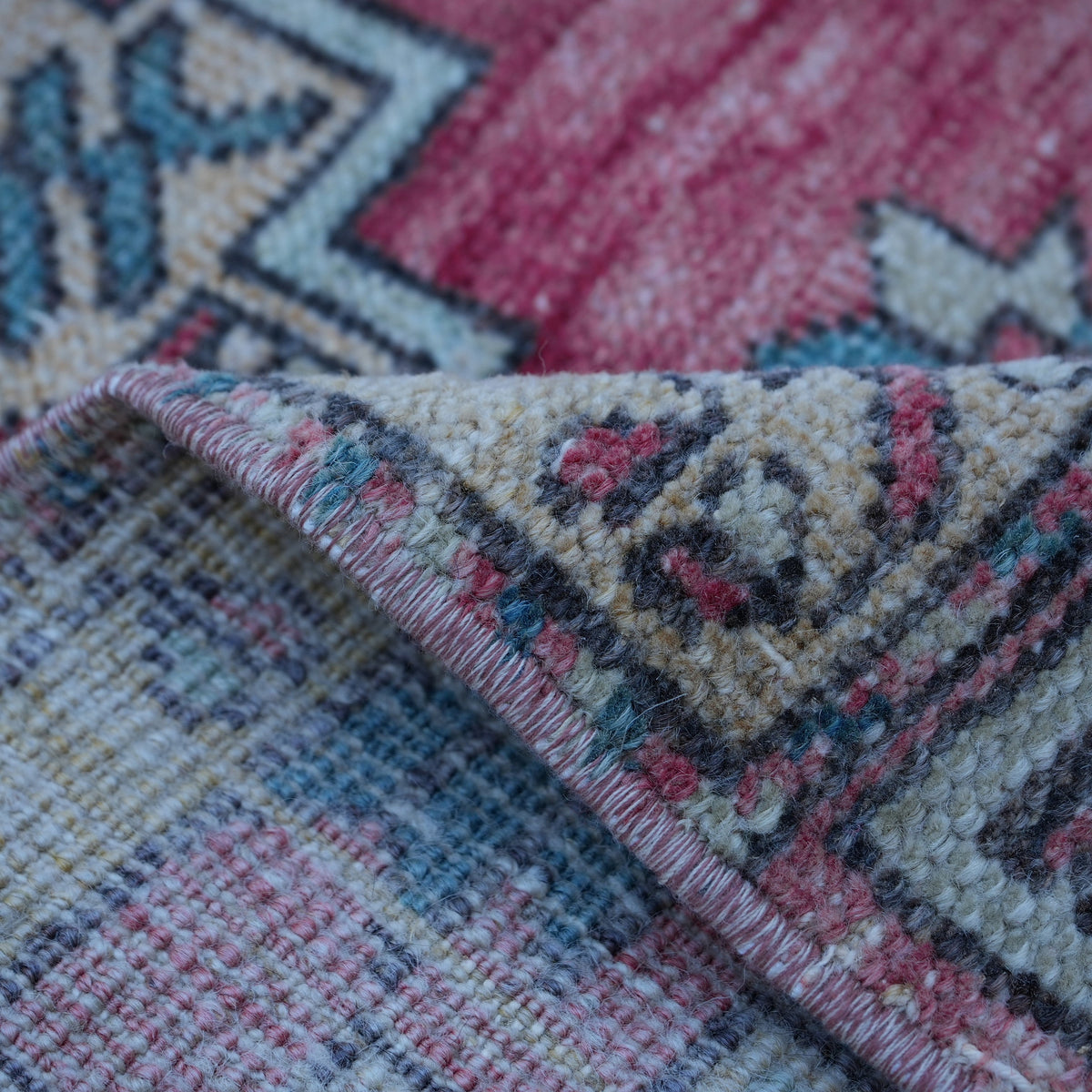 Additional view of the red small turkish rug, hand-knotted in wool and cotton.