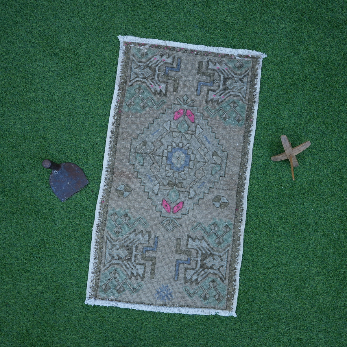 Beige 2' x 3' small vintage rug with traditional design, handmade in Turkey – Kate.