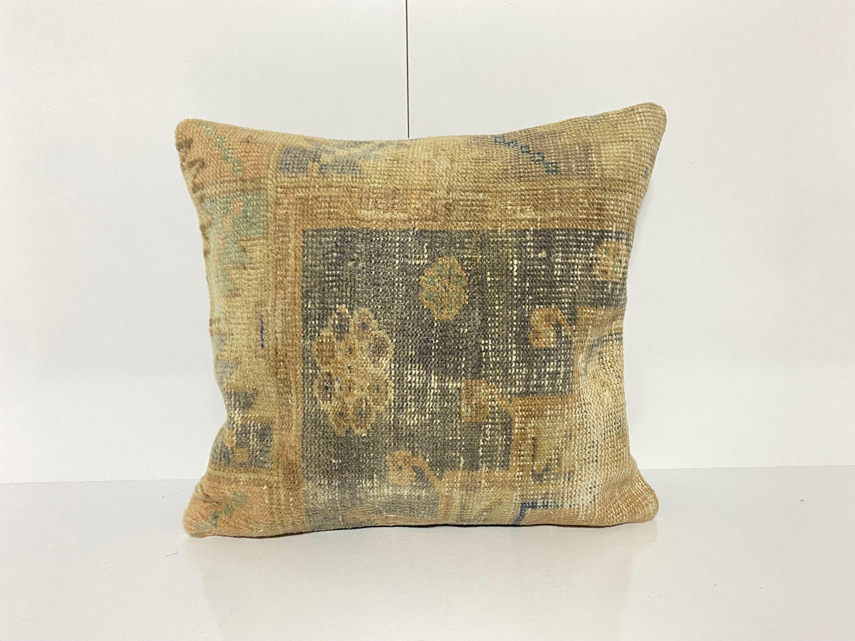 Beige throw pillow with neutral design, handmade in Turkey – KK00128.