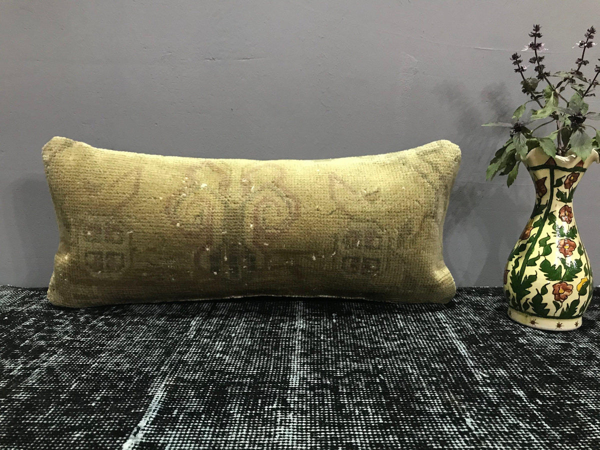 Beige throw pillow with neutral design, handmade in Turkey – SY00025.