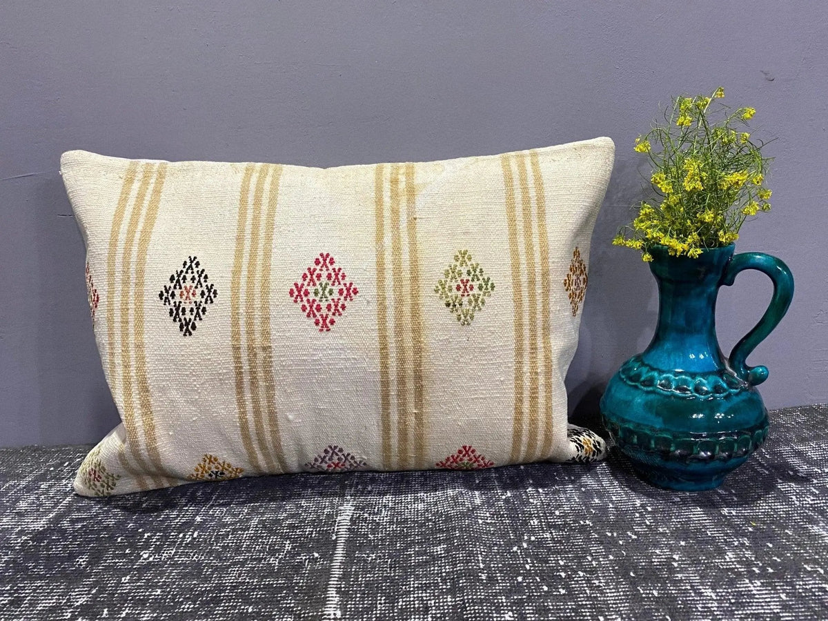 White throw pillow with striped design, handmade in Turkey – 00090.