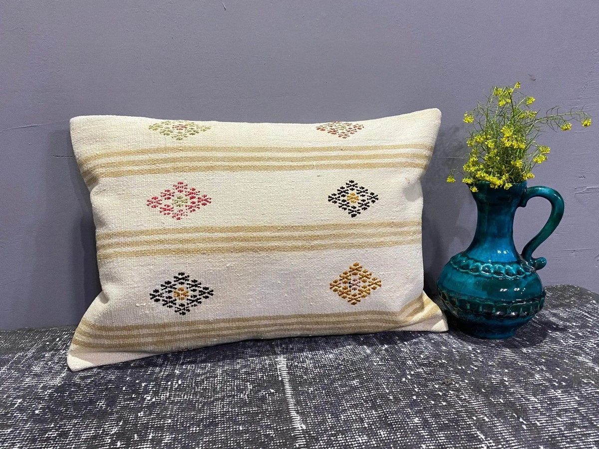 White throw pillow with striped design, handmade in Turkey – 00095.
