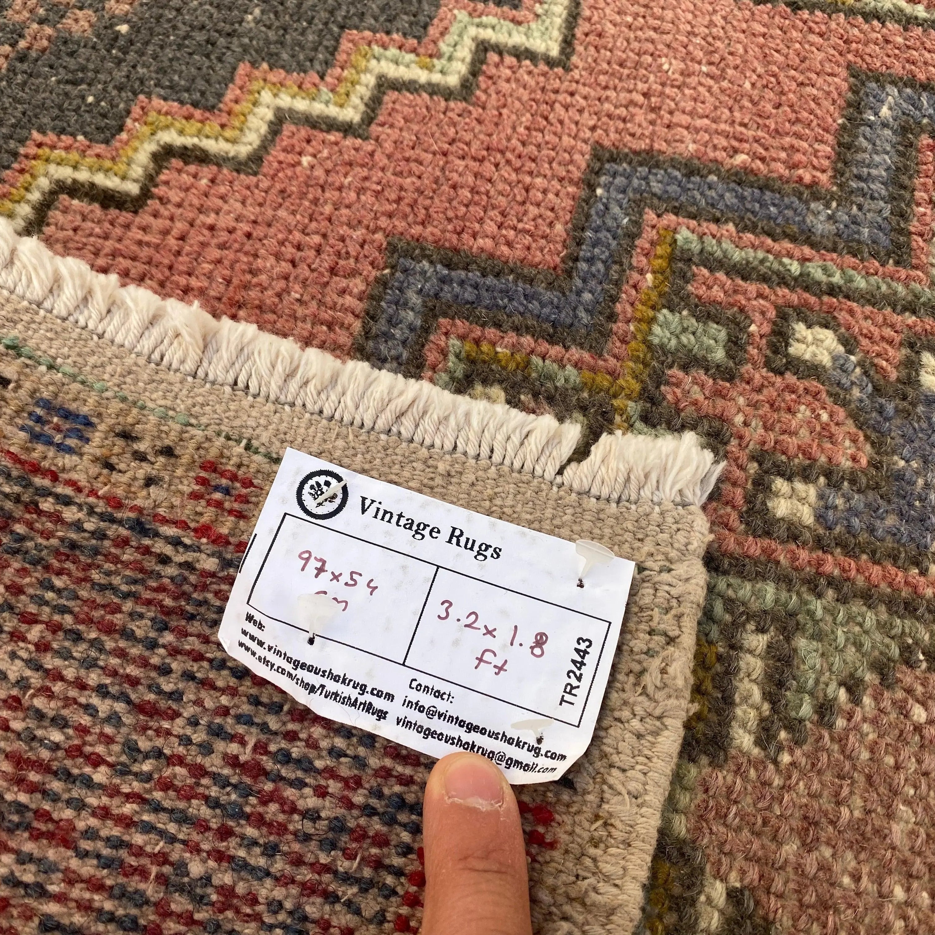 Tobias 1'8'' x 3'2''
