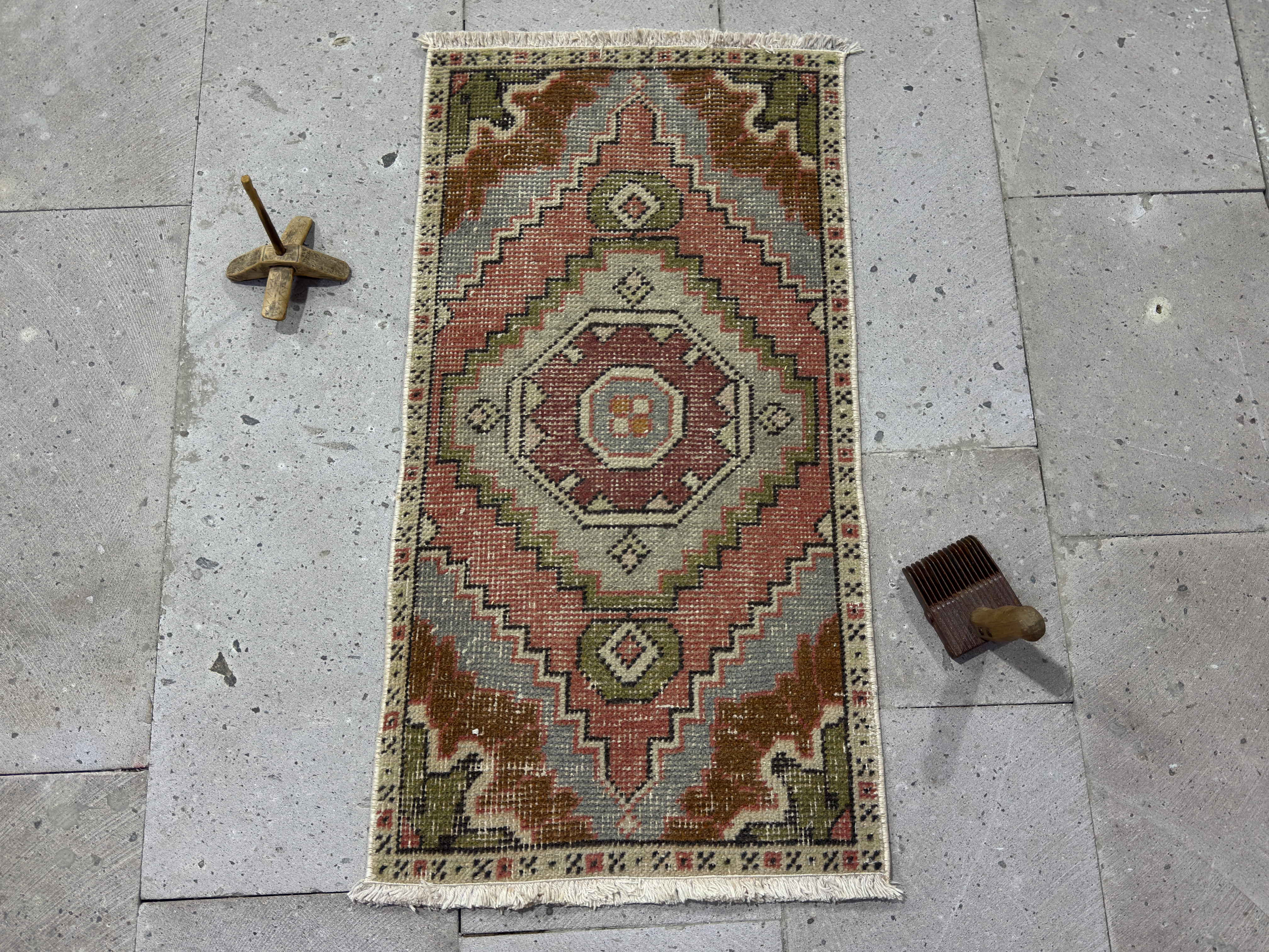 Torrie 1’8” x 3’