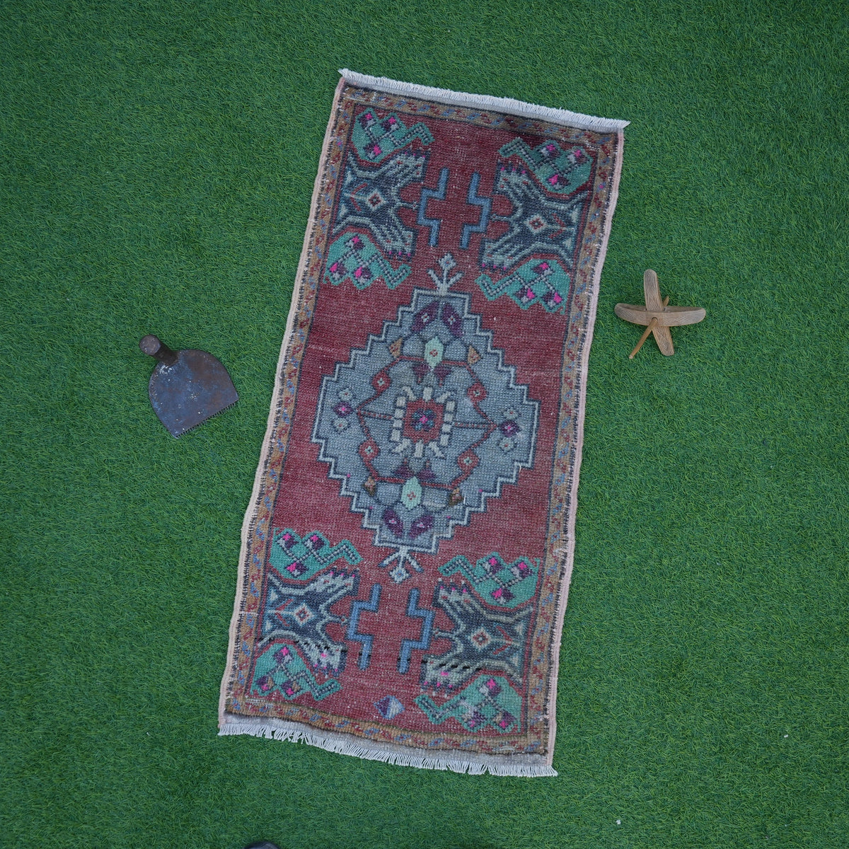 Red 2' x 3' turkish mini rug with traditional design, handmade in Turkey – Gunner.