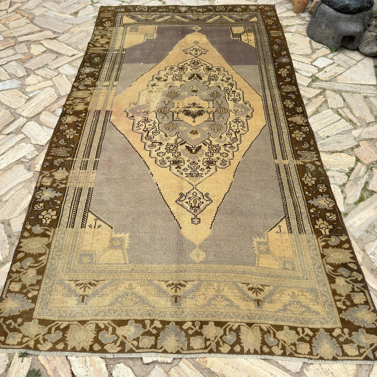 Gray 5' x 10' turkish rug in wool and cotton, shown on the floor.
