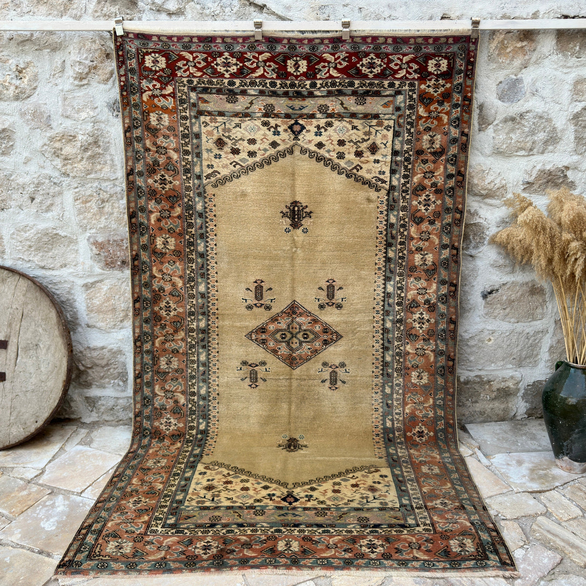Beige 6' x 10' turkish rug with geometric design, handmade in Turkey – Braxton.