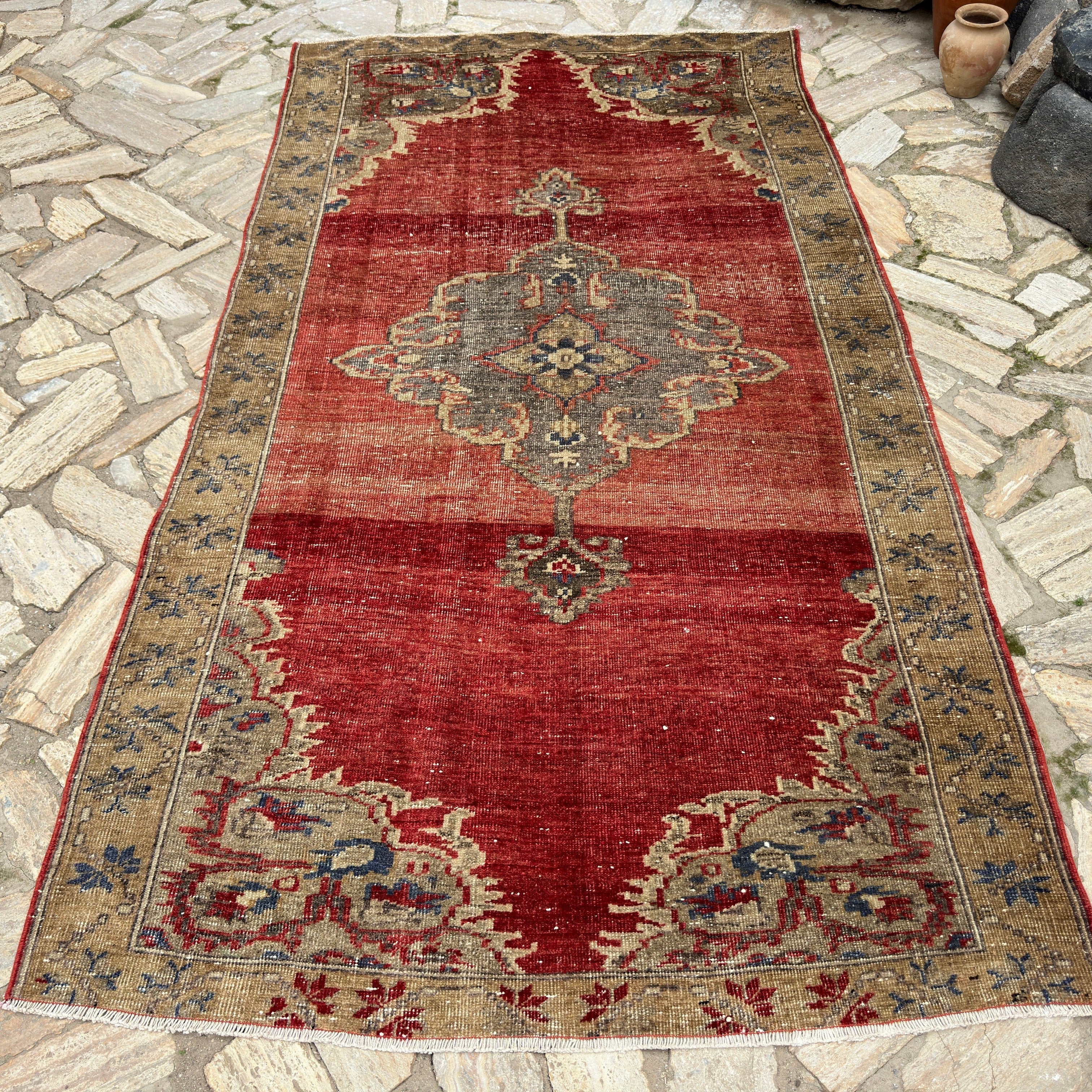 Ulric 4'10'' x 8'10''