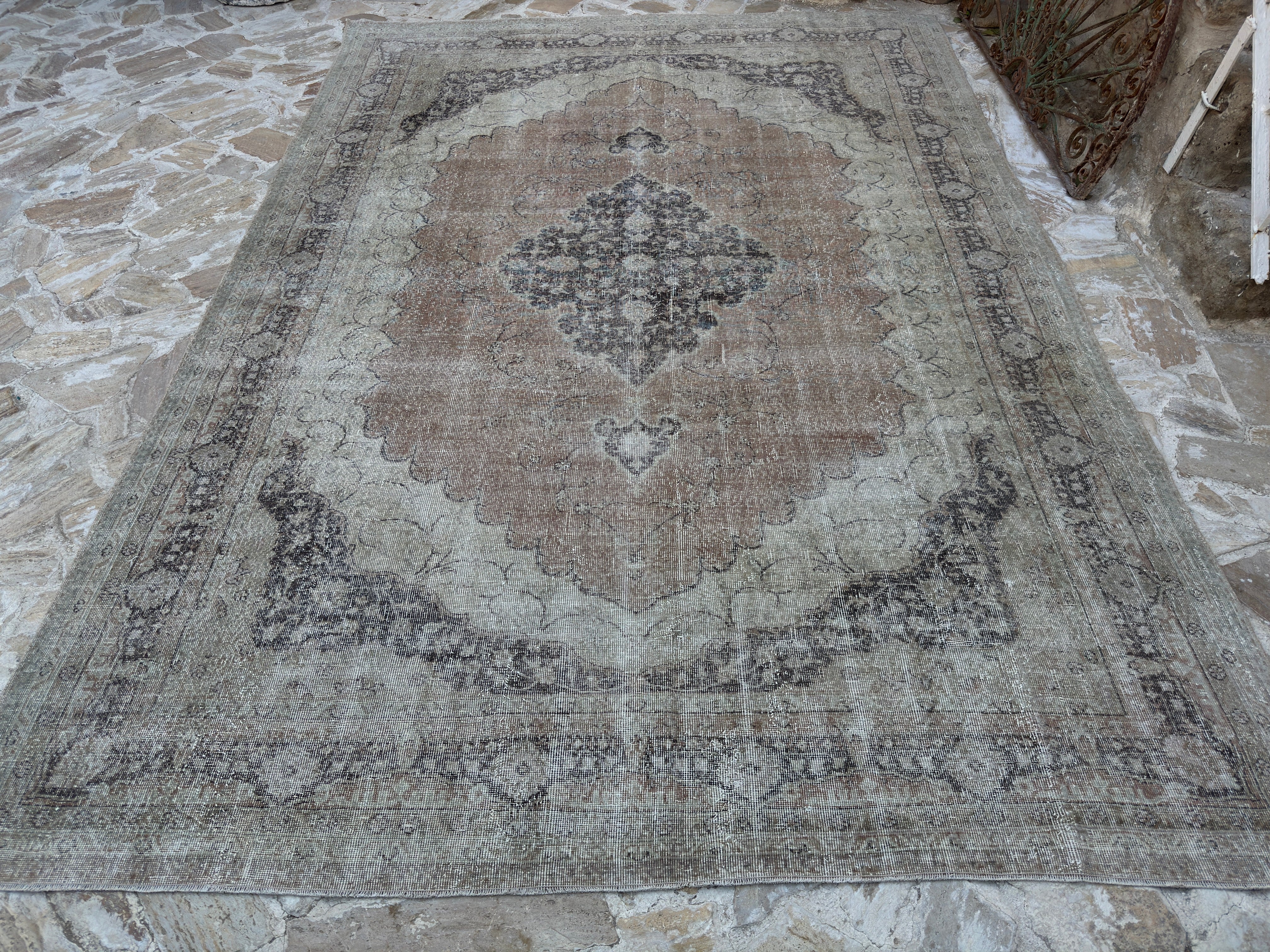 Ursula 8’ x 11’6”