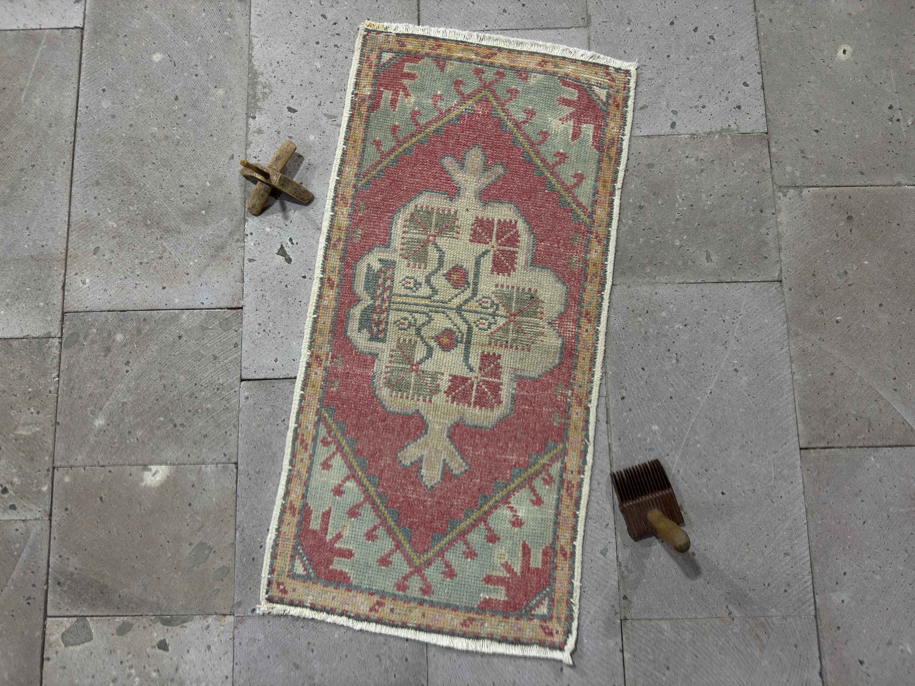 Valene 1’8” x 3’4”