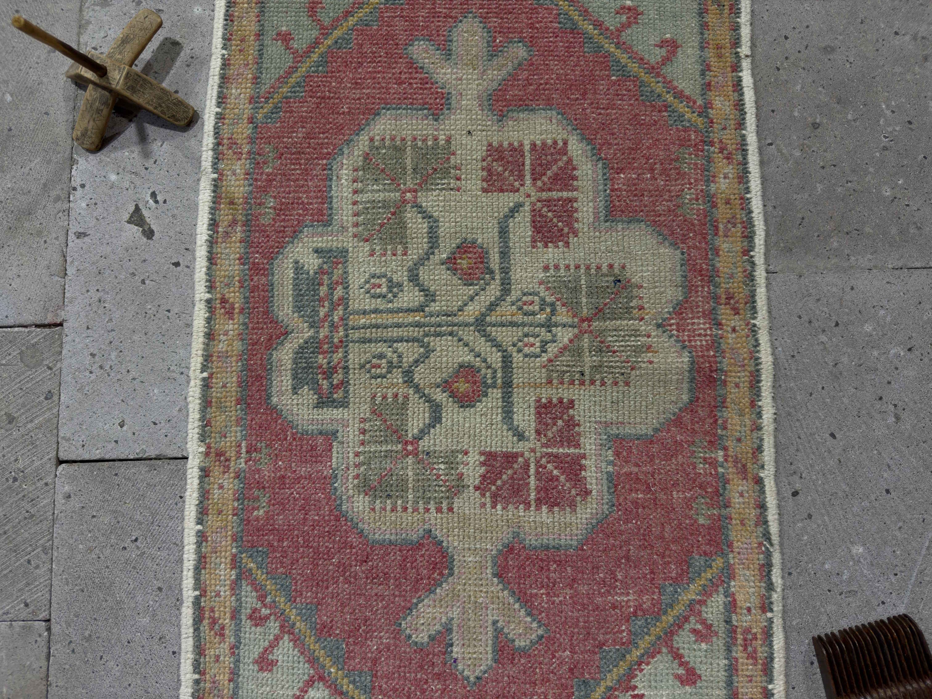 Valene 1’8” x 3’4”