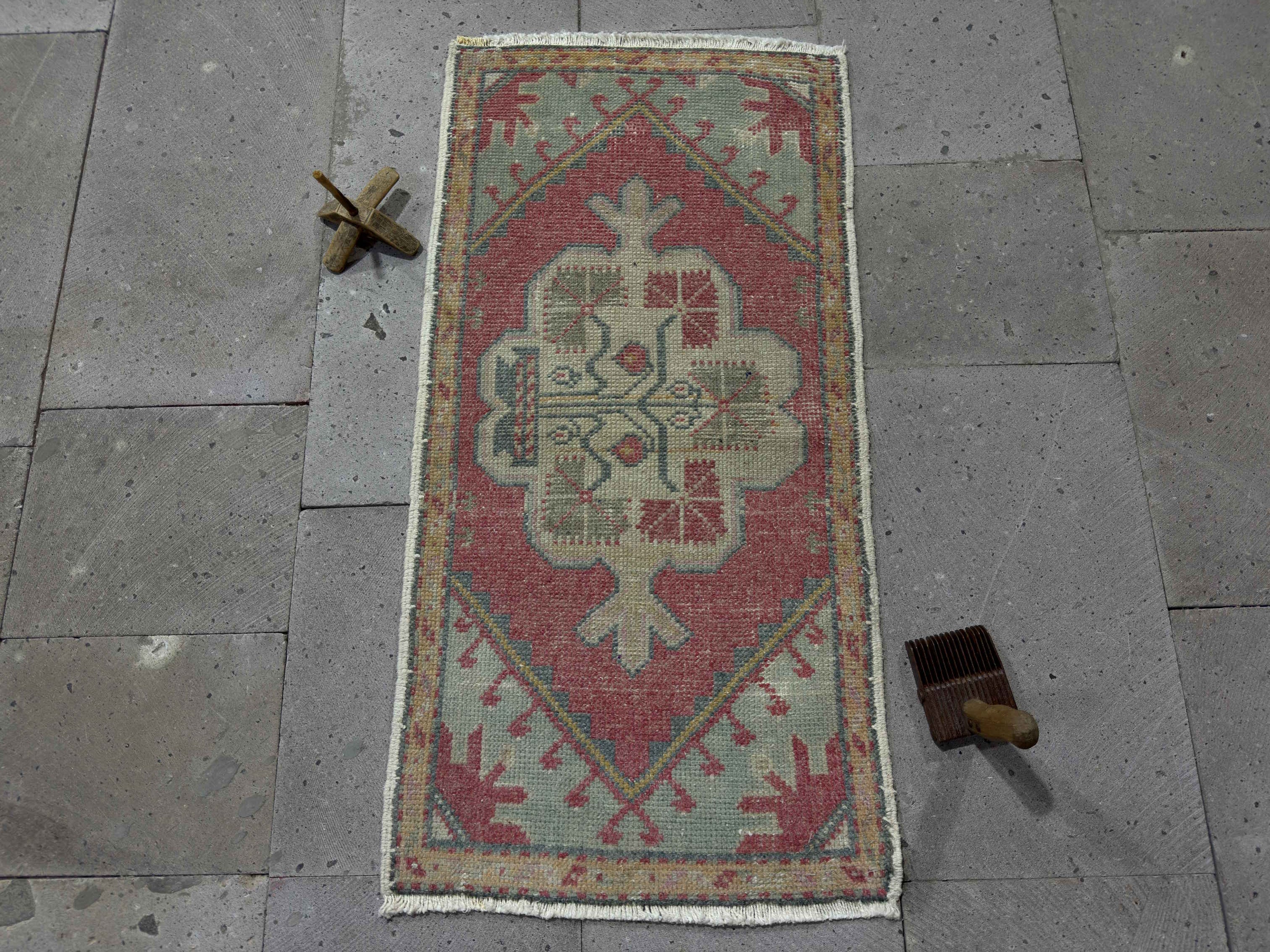 Valene 1’8” x 3’4”